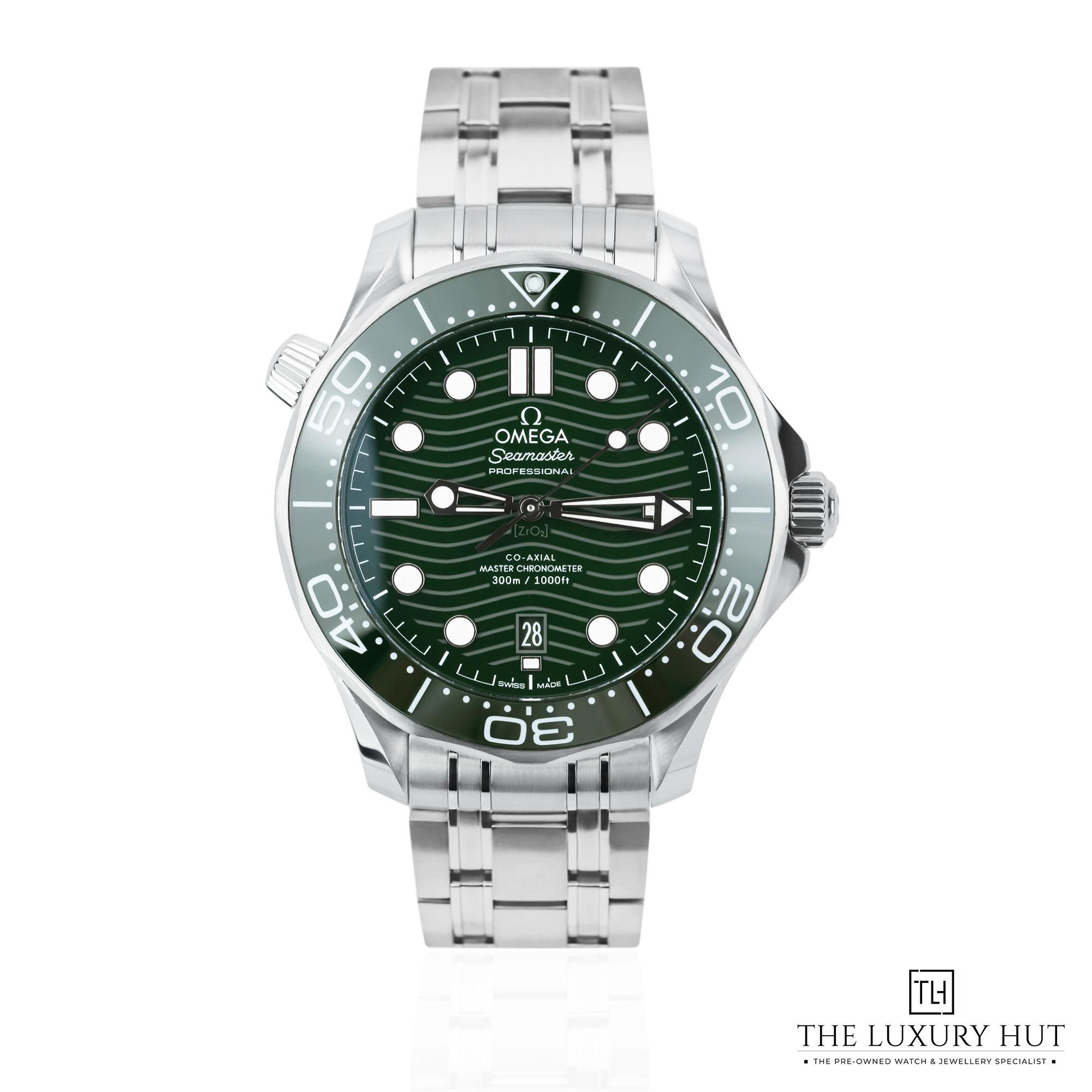 2025/01/Omega_Seamaster_Diver_300M_Green_Dial-LB469-a.jpg