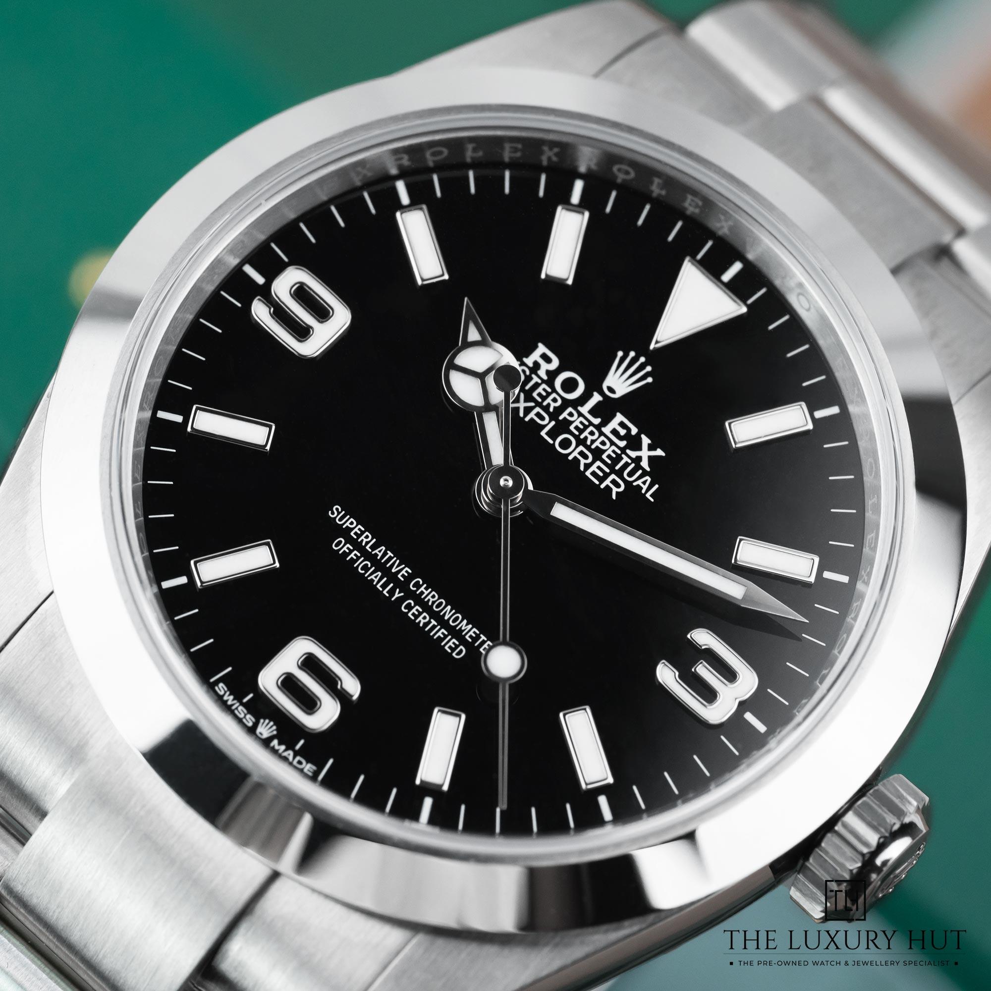 2025/01/Rolex_Explorer_Black_Dial_51454-d.jpg