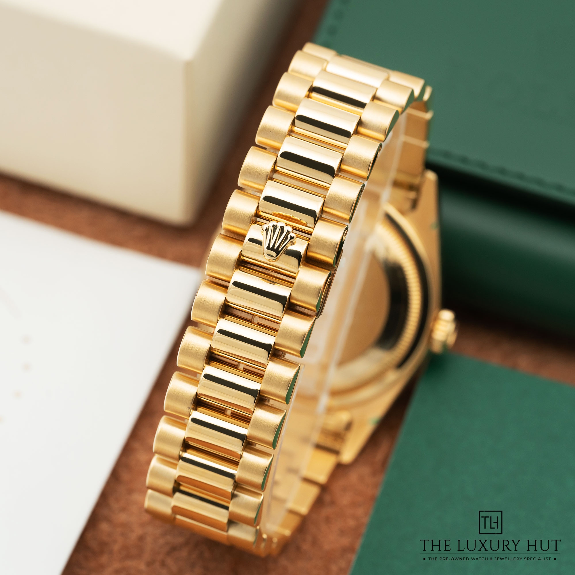 2025/02/Rolex_Day-Date_Gold_Black_Diamond_LB443-d.jpg