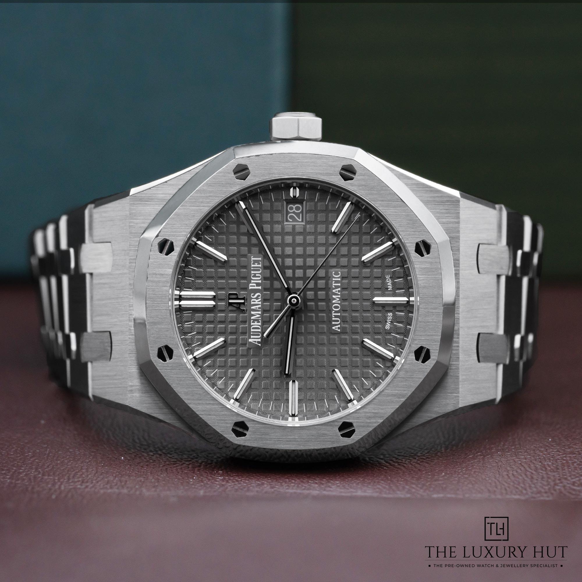 2025/03/Audemars_Piguet_Royal_Oak_Tapisserie_LB526-c.jpg