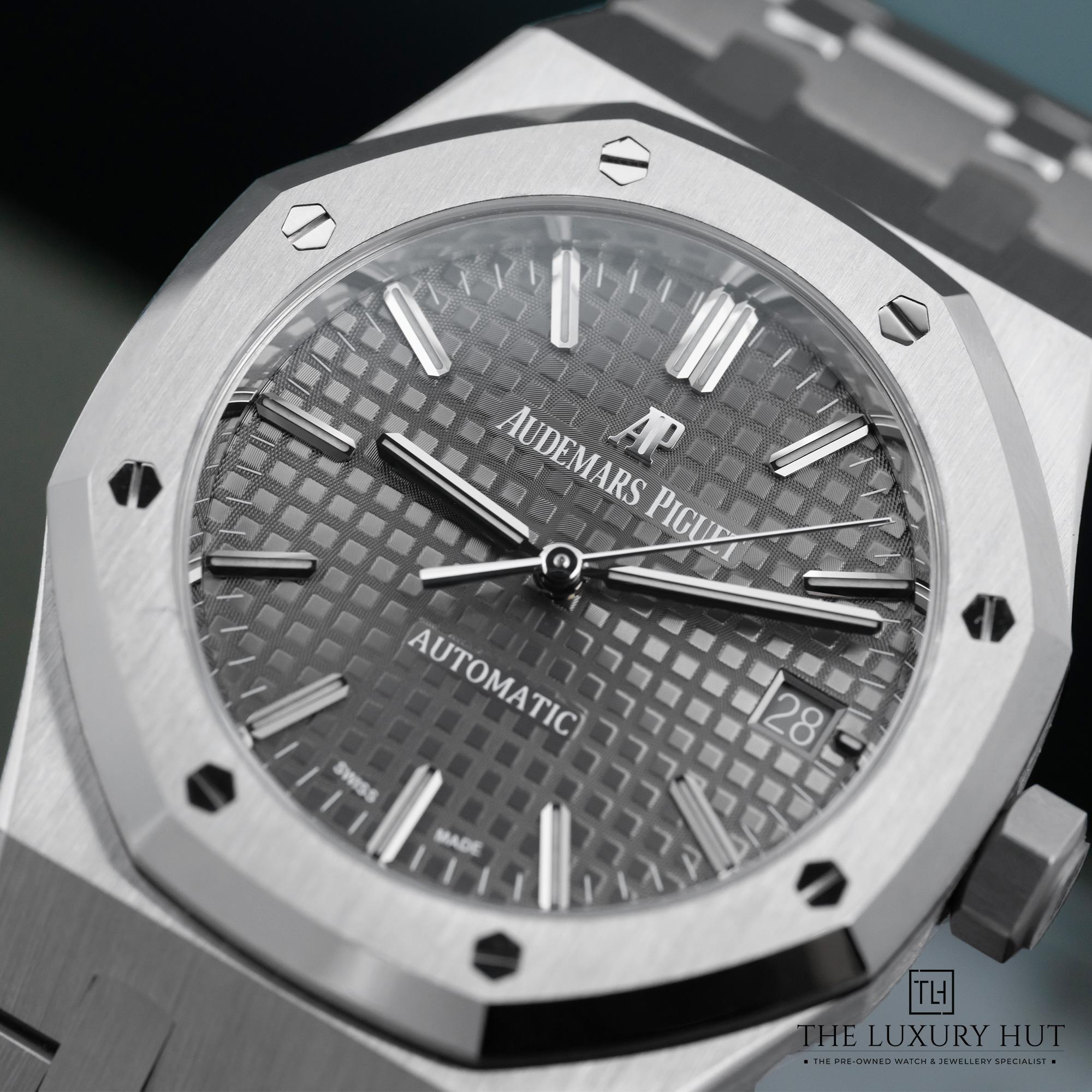2025/03/Audemars_Piguet_Royal_Oak_Tapisserie_LB526-f.jpg