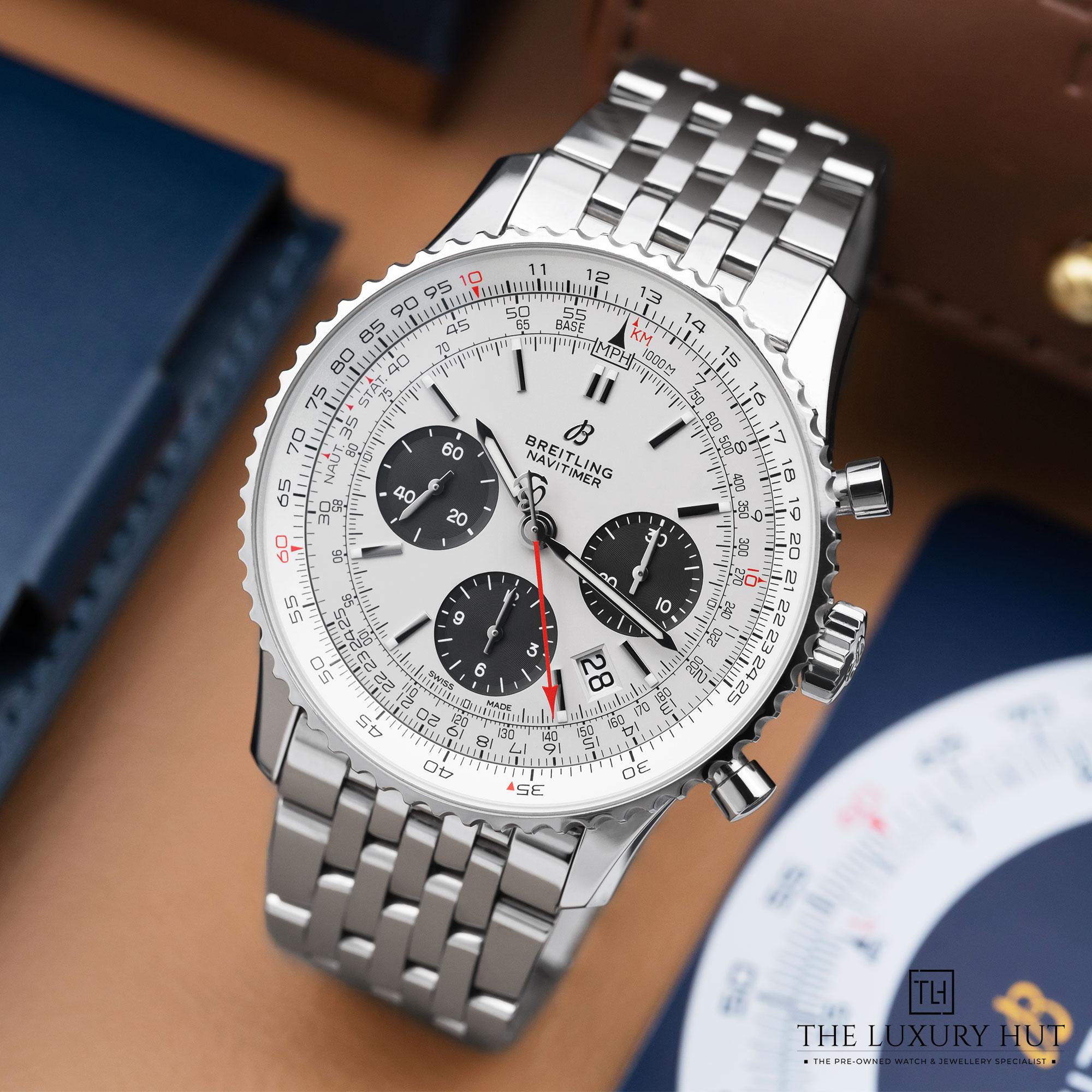 2025/03/Breitling_Navitimer_B01_Chronograph_LB533-b.jpg