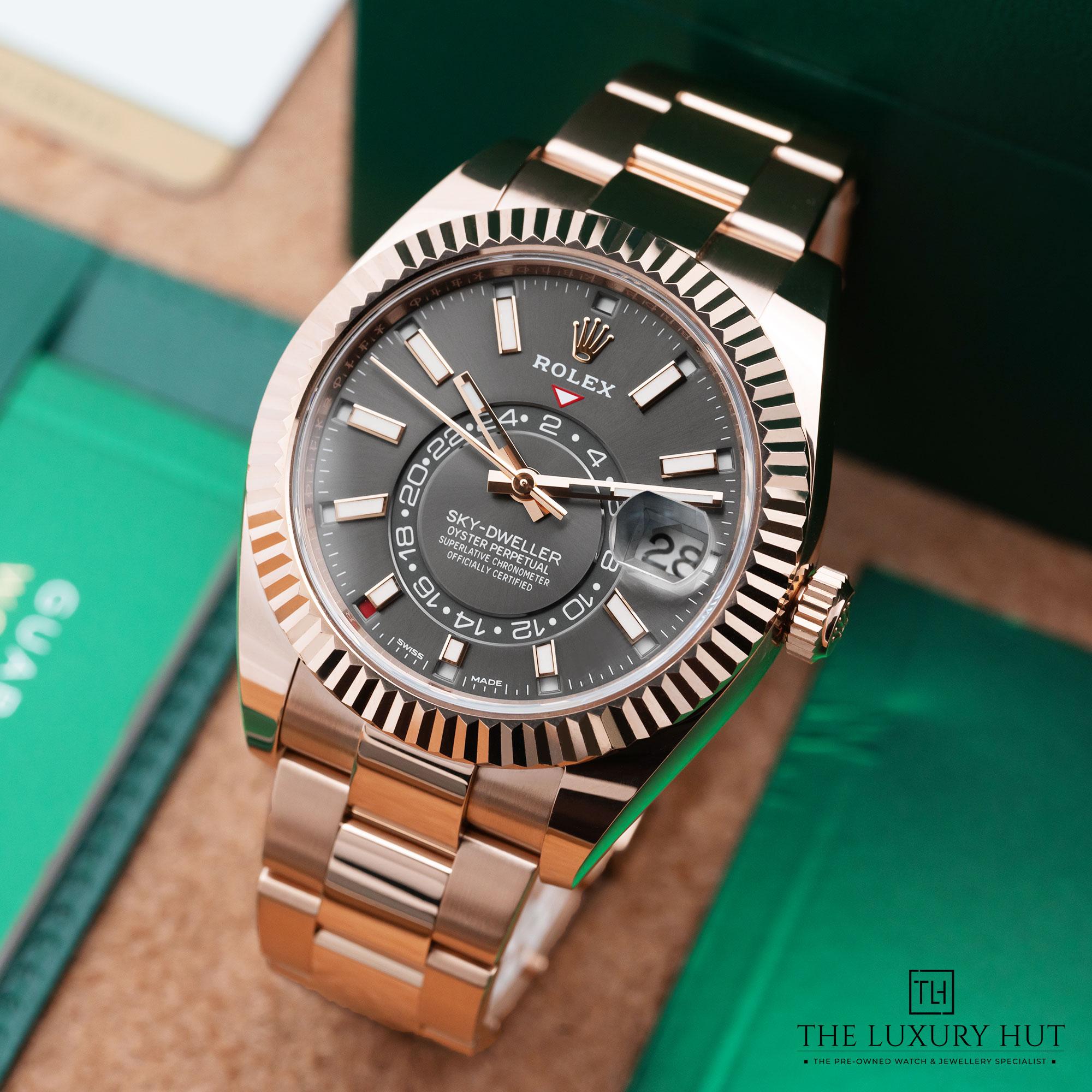 2025/03/Rolex_Sky-Dweller_Everose_Gold_Rhodium_AUS1234-b.jpg