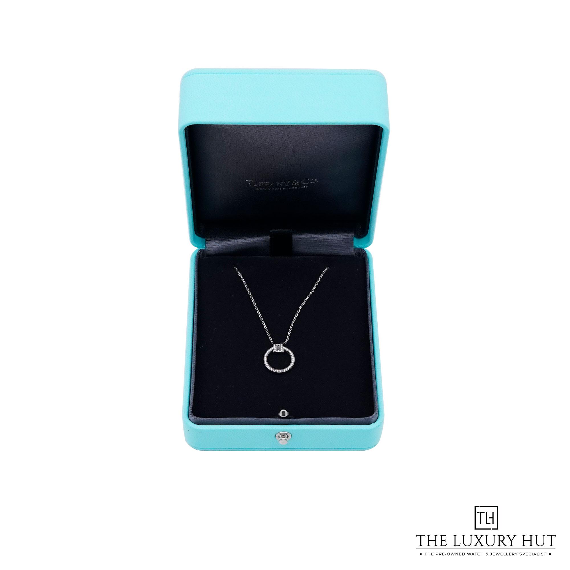 2025/03/Tiffany_T_Diamond_Pendant_LB403-d.jpg
