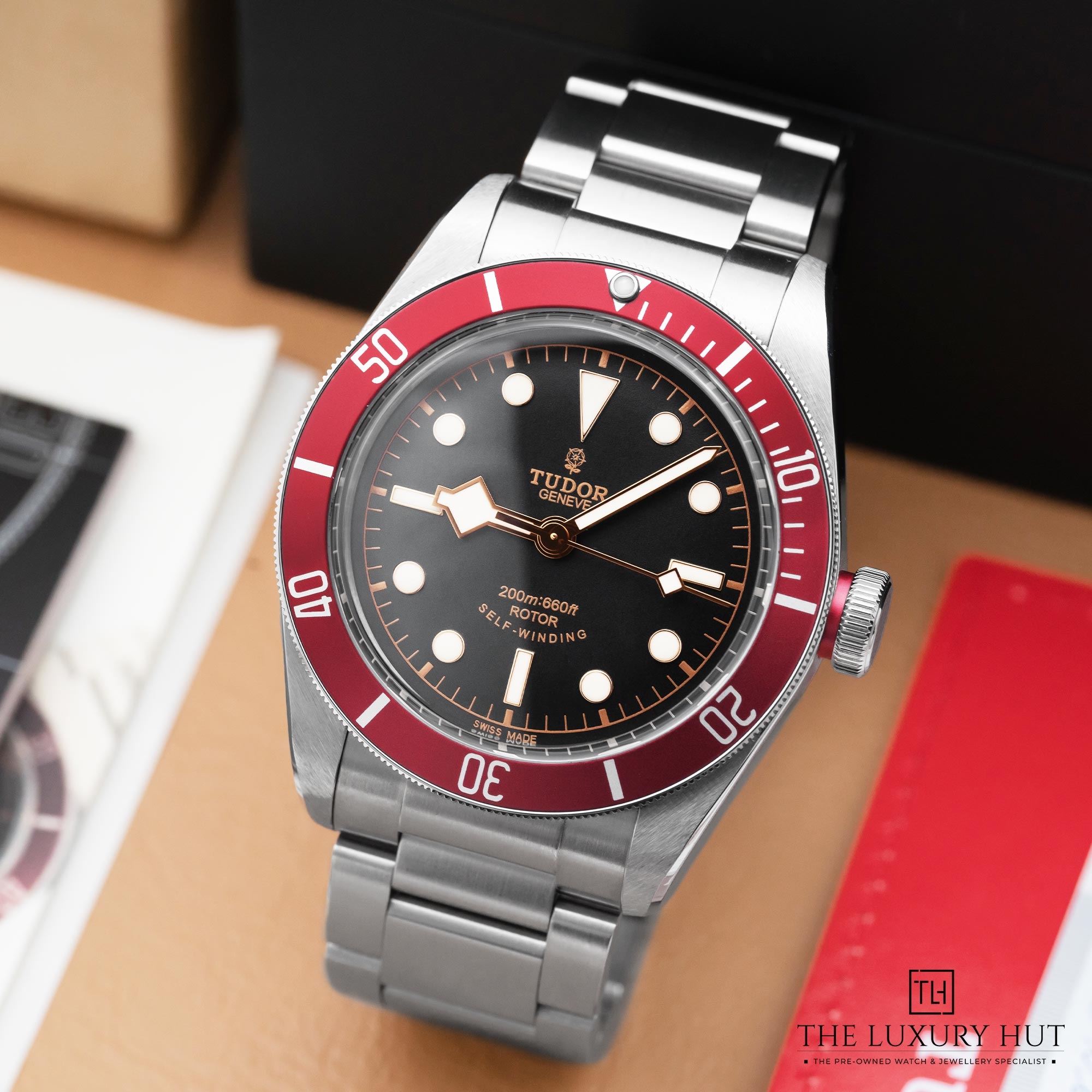 2025/03/Tudor_Black_Bay_Steel_41mm_Black_Burgundy_51639-bb.jpg