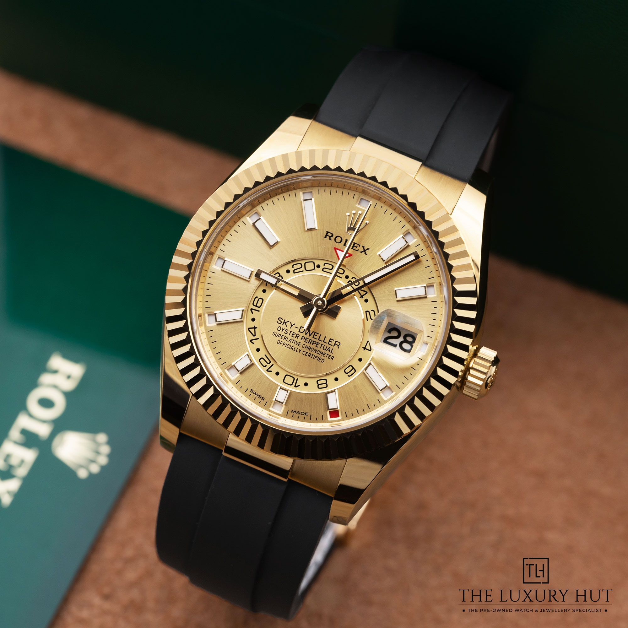 2025/04/Rolex_Skydweller_Yellow_Gold_Champagne_RAF34252-b.jpg