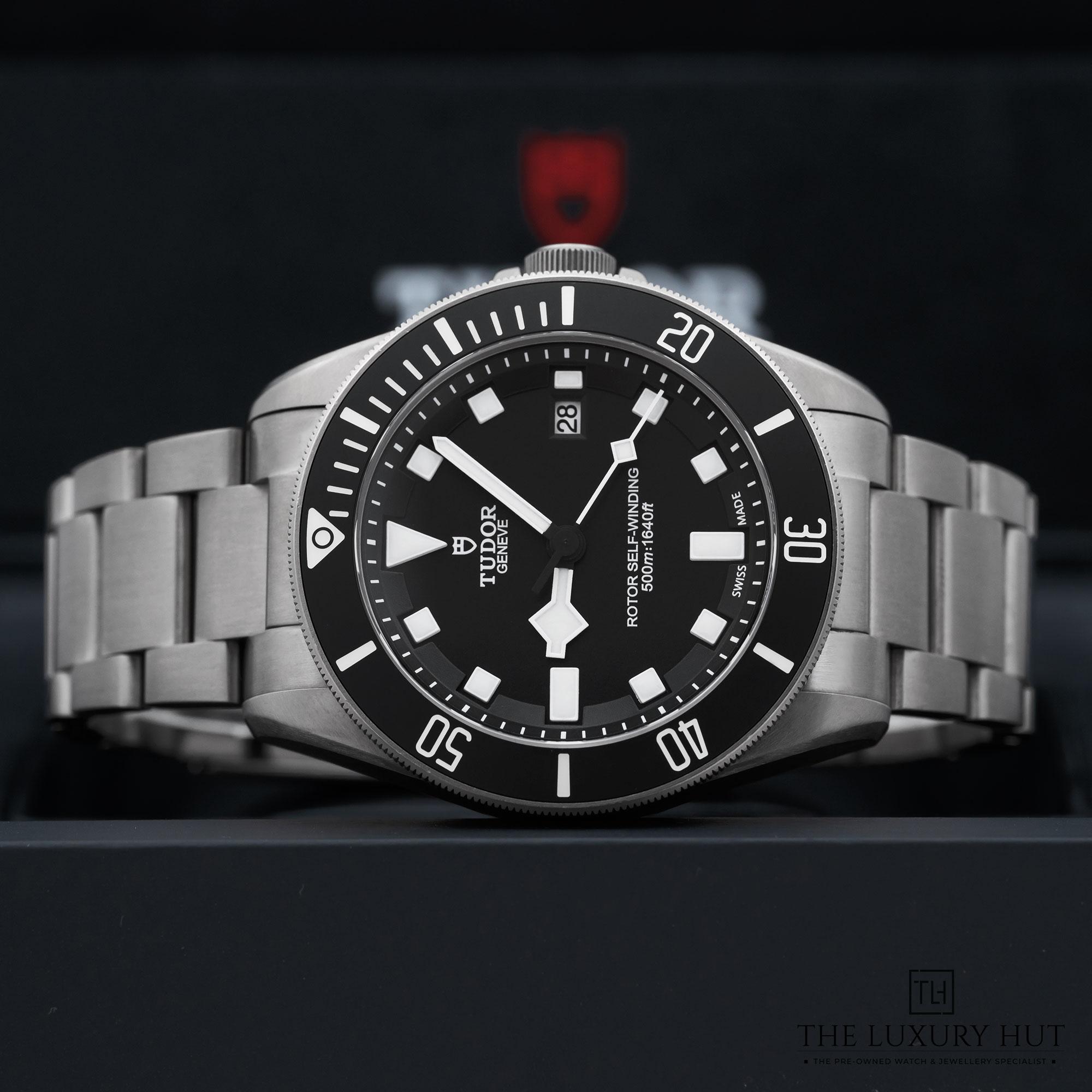 2025/04/Tudor_Pelagos_Titanium_42_Black_51647-b.jpg