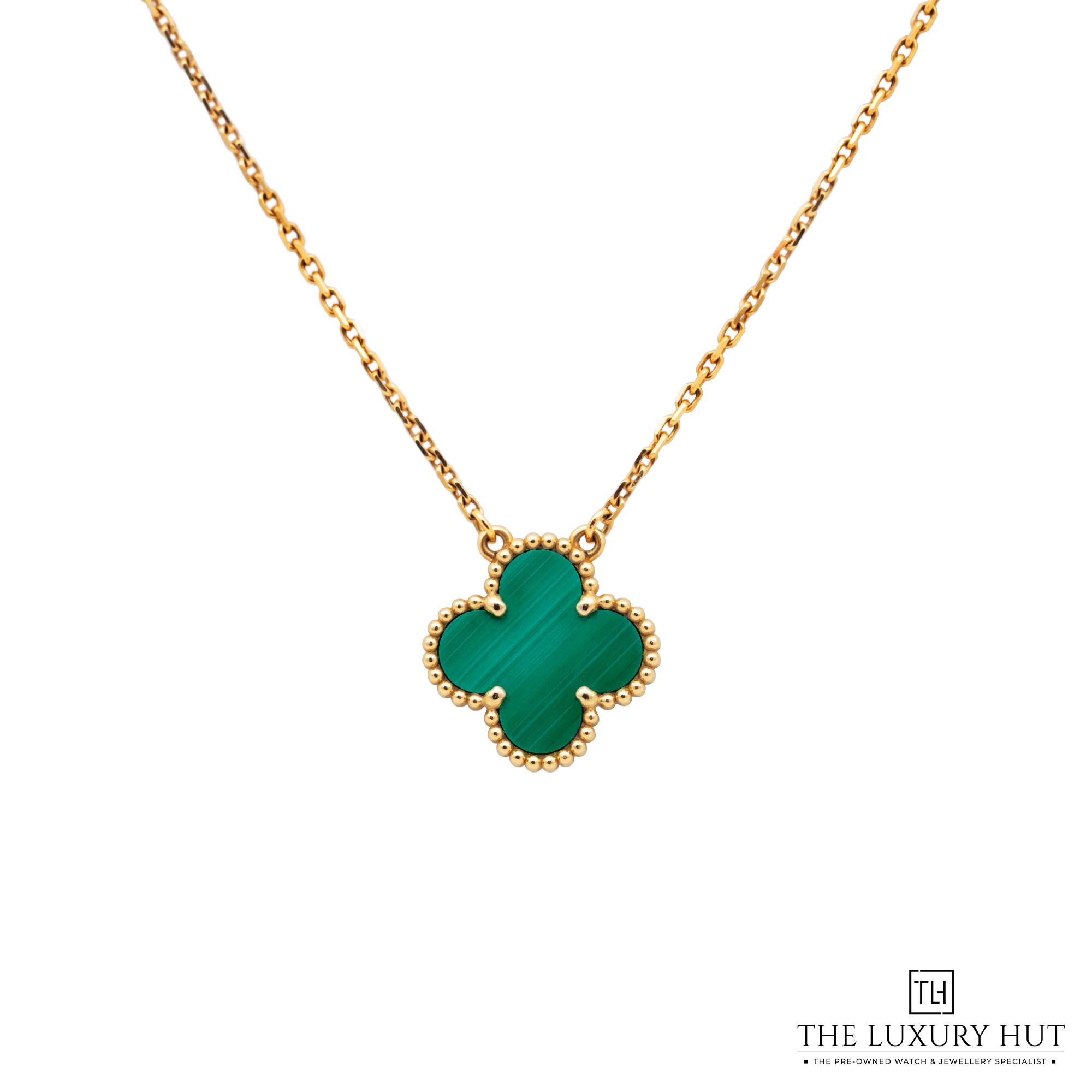 2025/04/Van_Cleef_Yellow_Green_Alhambra_Pendant_51659-a.jpg