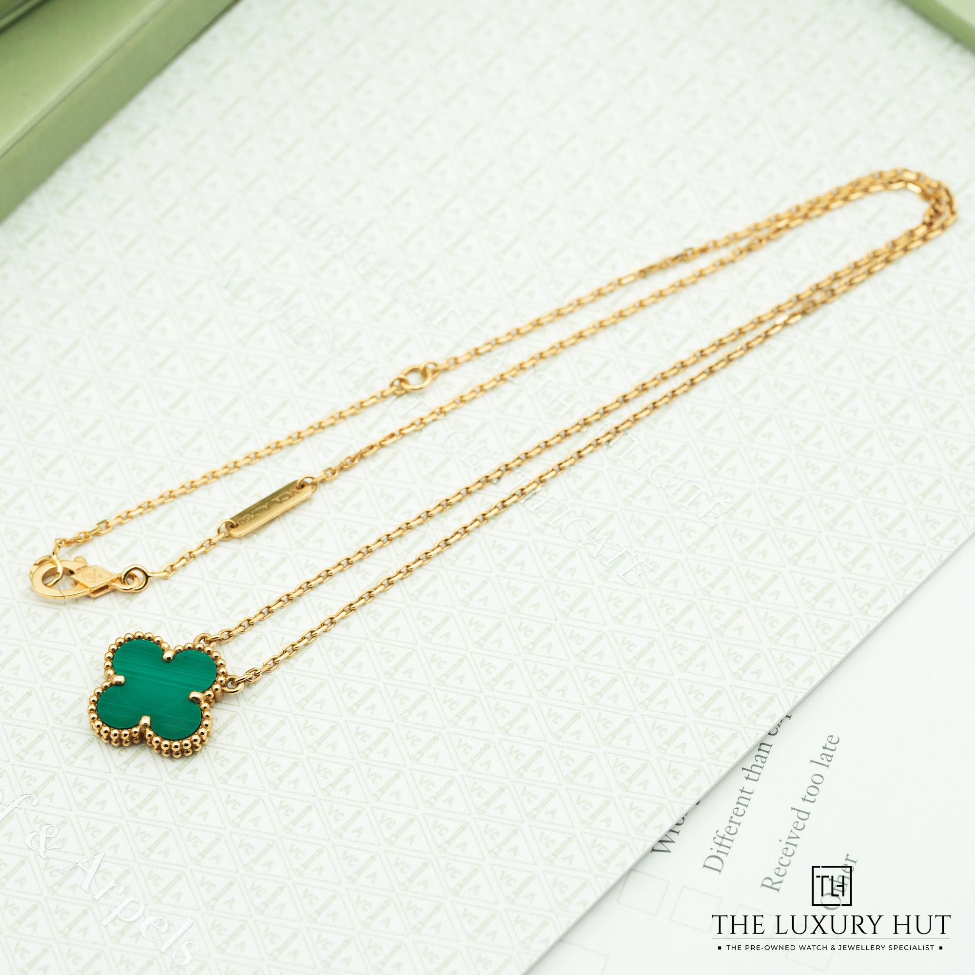 2025/04/Van_Cleef_Yellow_Green_Alhambra_Pendant_51659-b.jpg