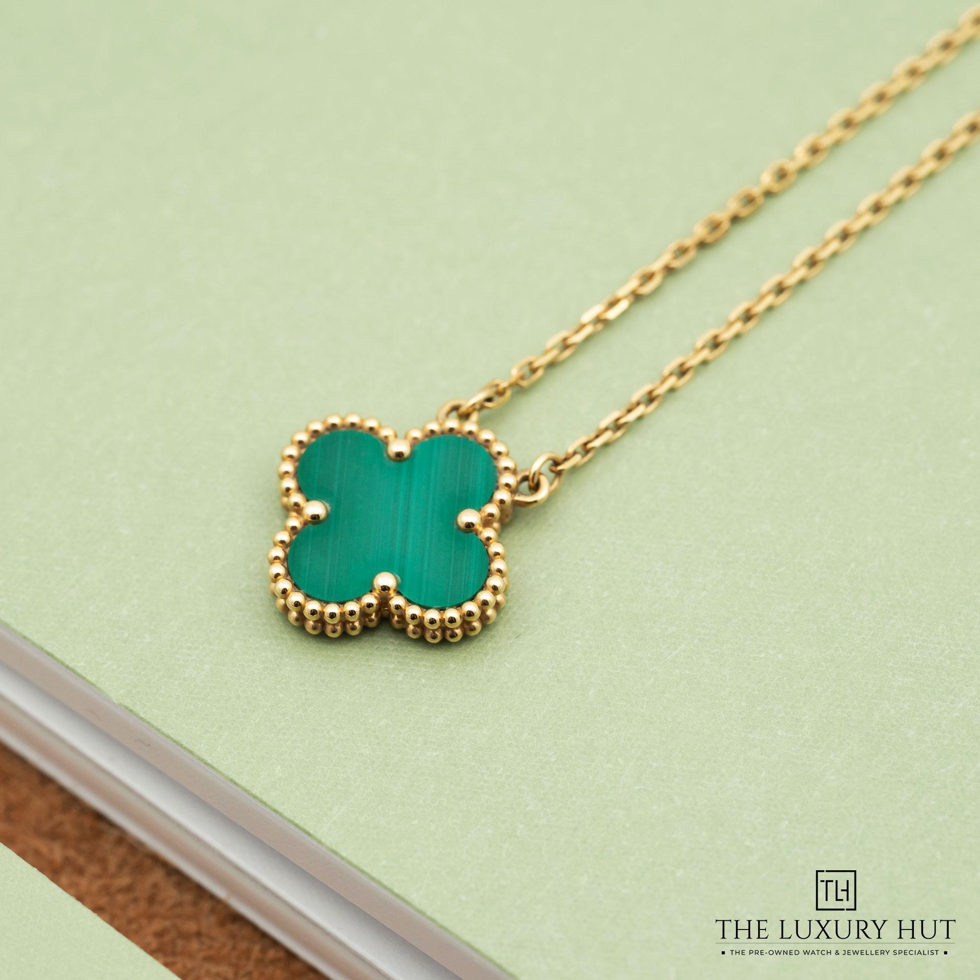 2025/04/Van_Cleef_Yellow_Green_Alhambra_Pendant_51659-c.jpg
