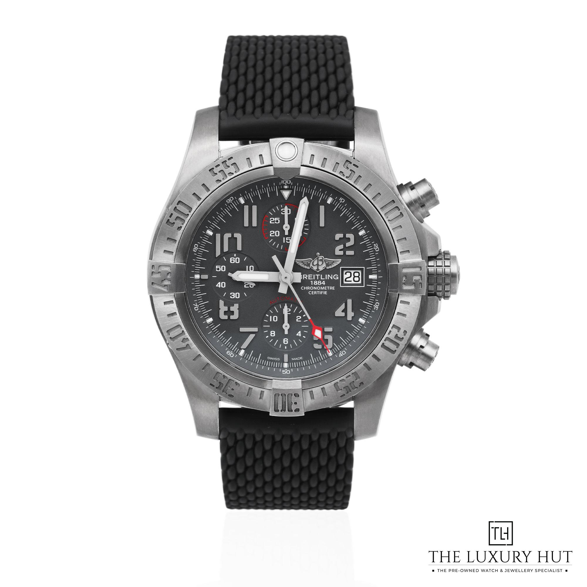 2025/05/Breitling_Avenger_Bandit_45mm_Titanium_Grey_LB589-a.jpg