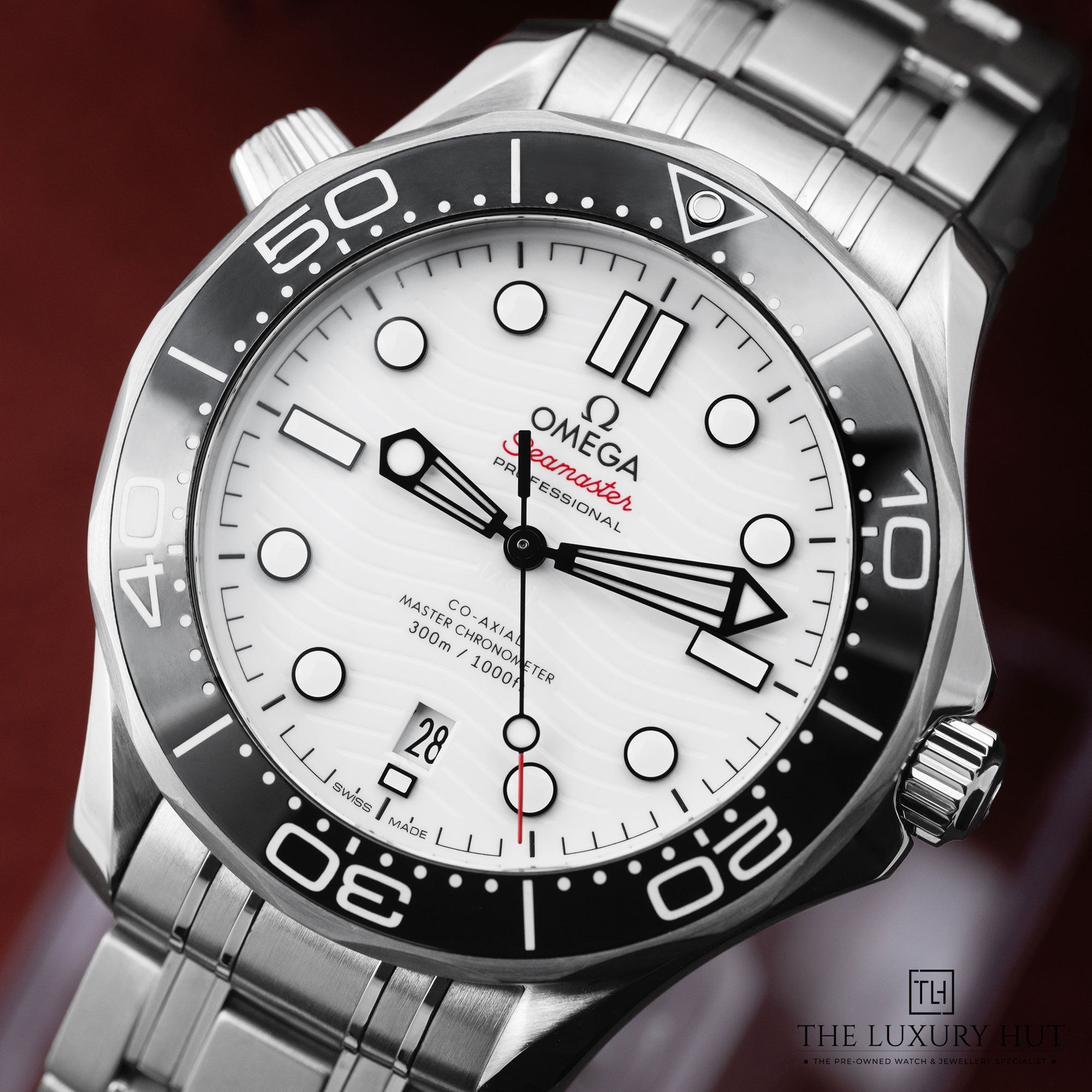 2025/05/Omega_Seamaster_Diver_300M_Co-Axial_White_51769-e.jpg