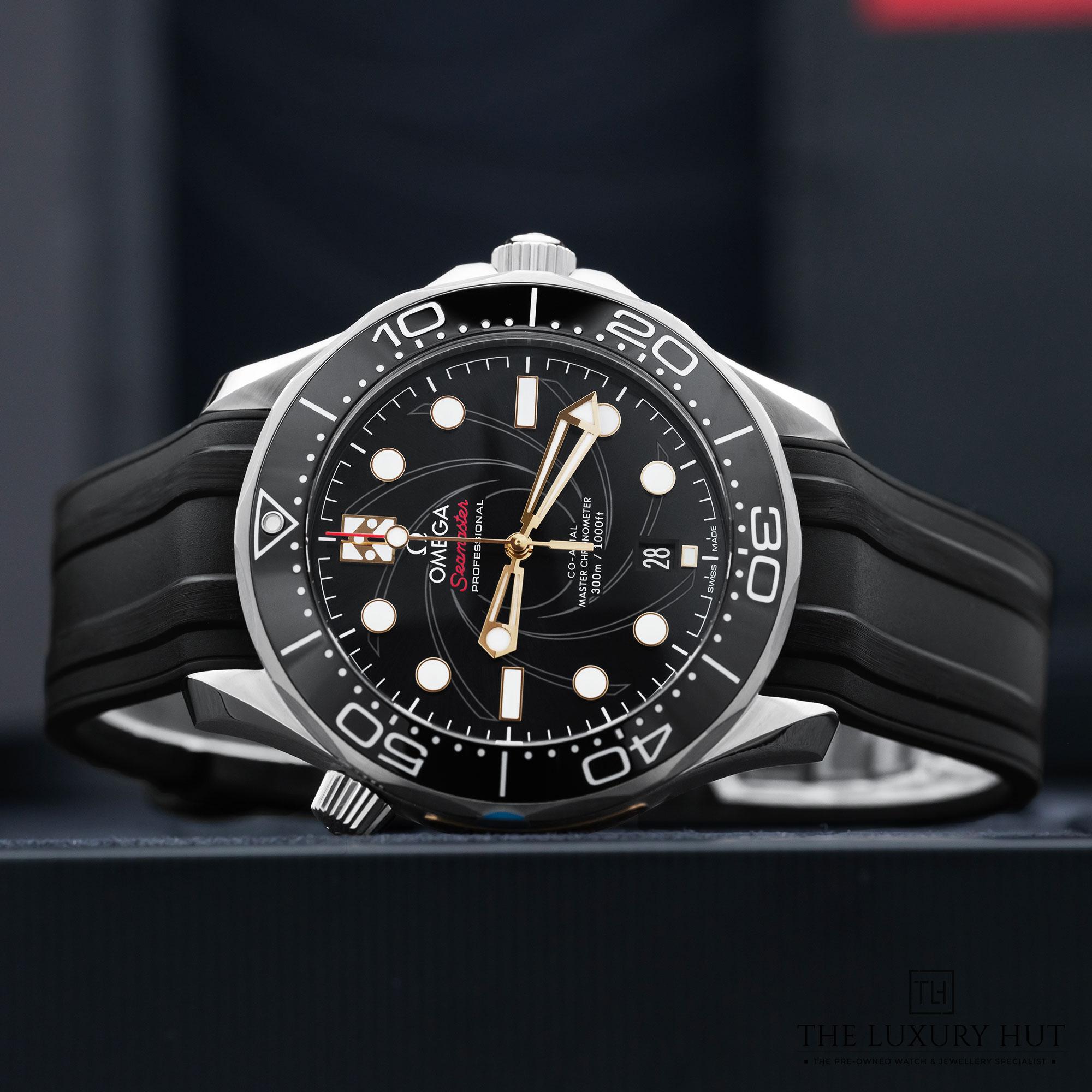 2025/05/Omega_Seamaster_Diver_James_Bond_51740-b.jpg