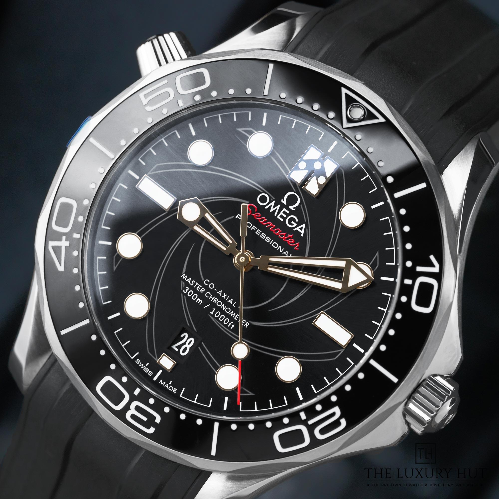 2025/05/Omega_Seamaster_Diver_James_Bond_51740-f.jpg