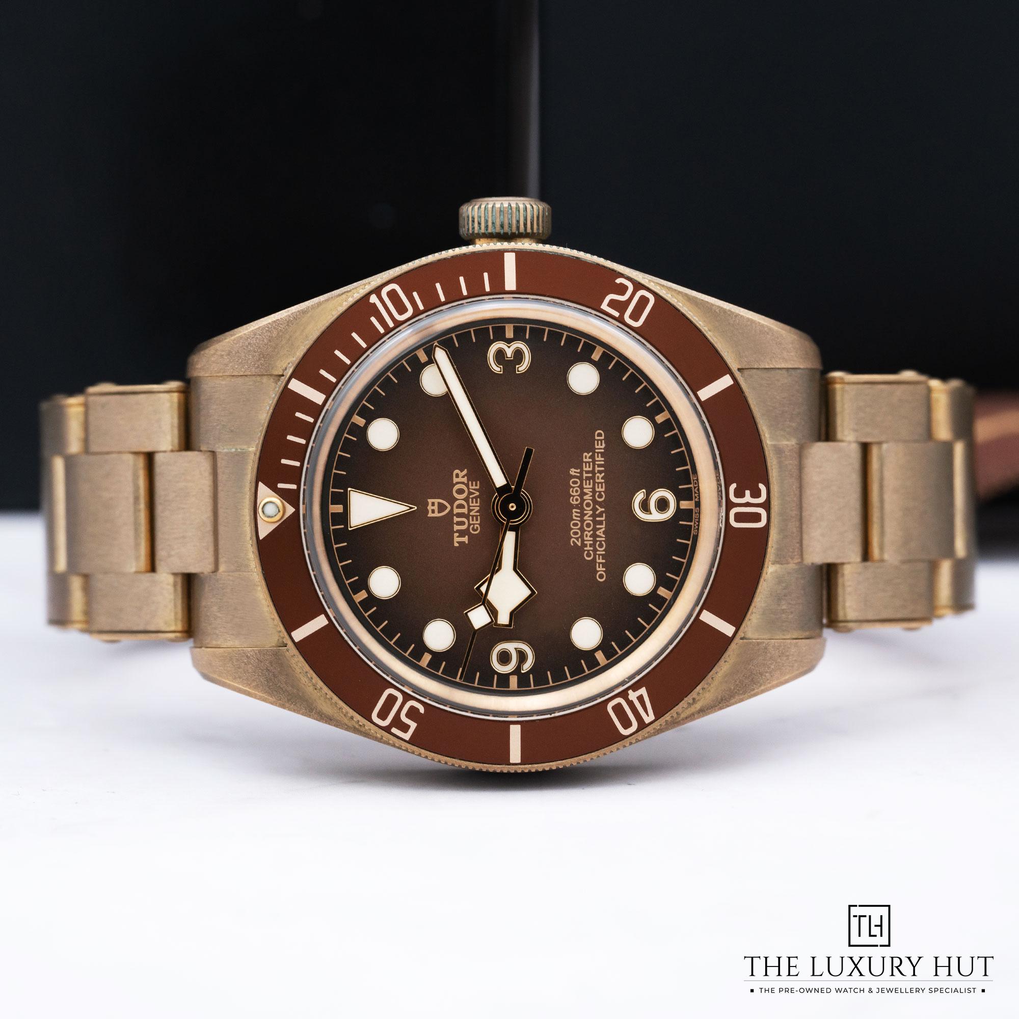 2025/05/Tudor_Boutique_Edition_Black_Bay_58_LB611-b.jpg