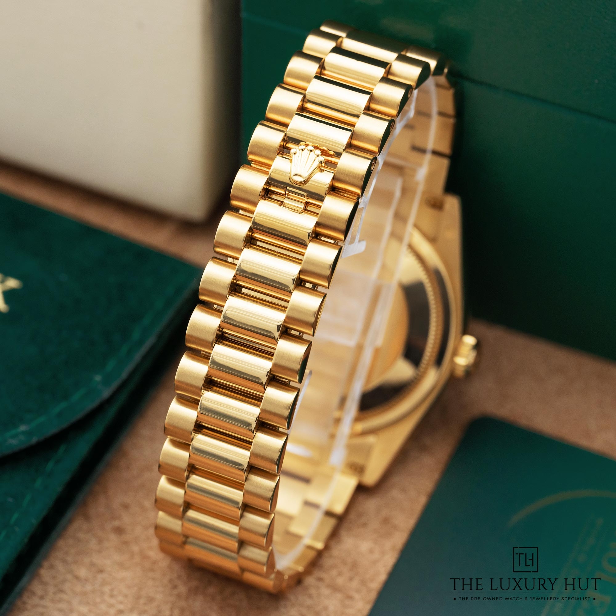 2025/06/Rolex_Day-Date_36mm_Yellow_Gold_Silver_Dial_51841-d.jpg