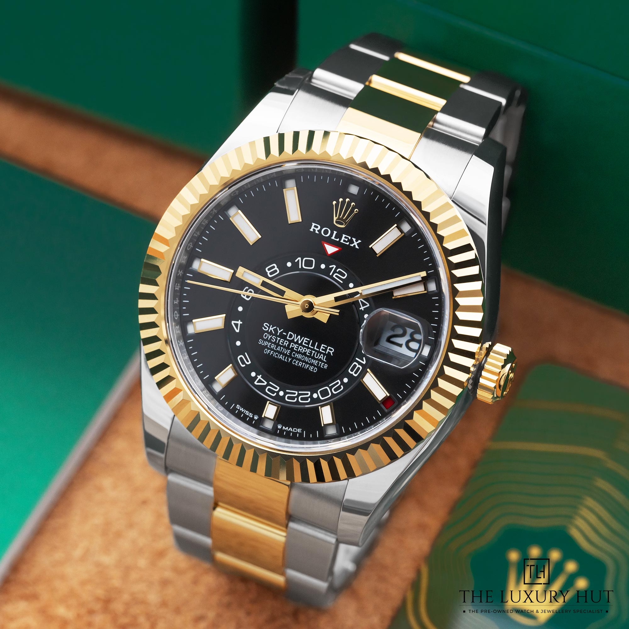 2025/06/Rolex_Sky-Dweller_Bi-Metal_42mm_Black_51893-b.jpg