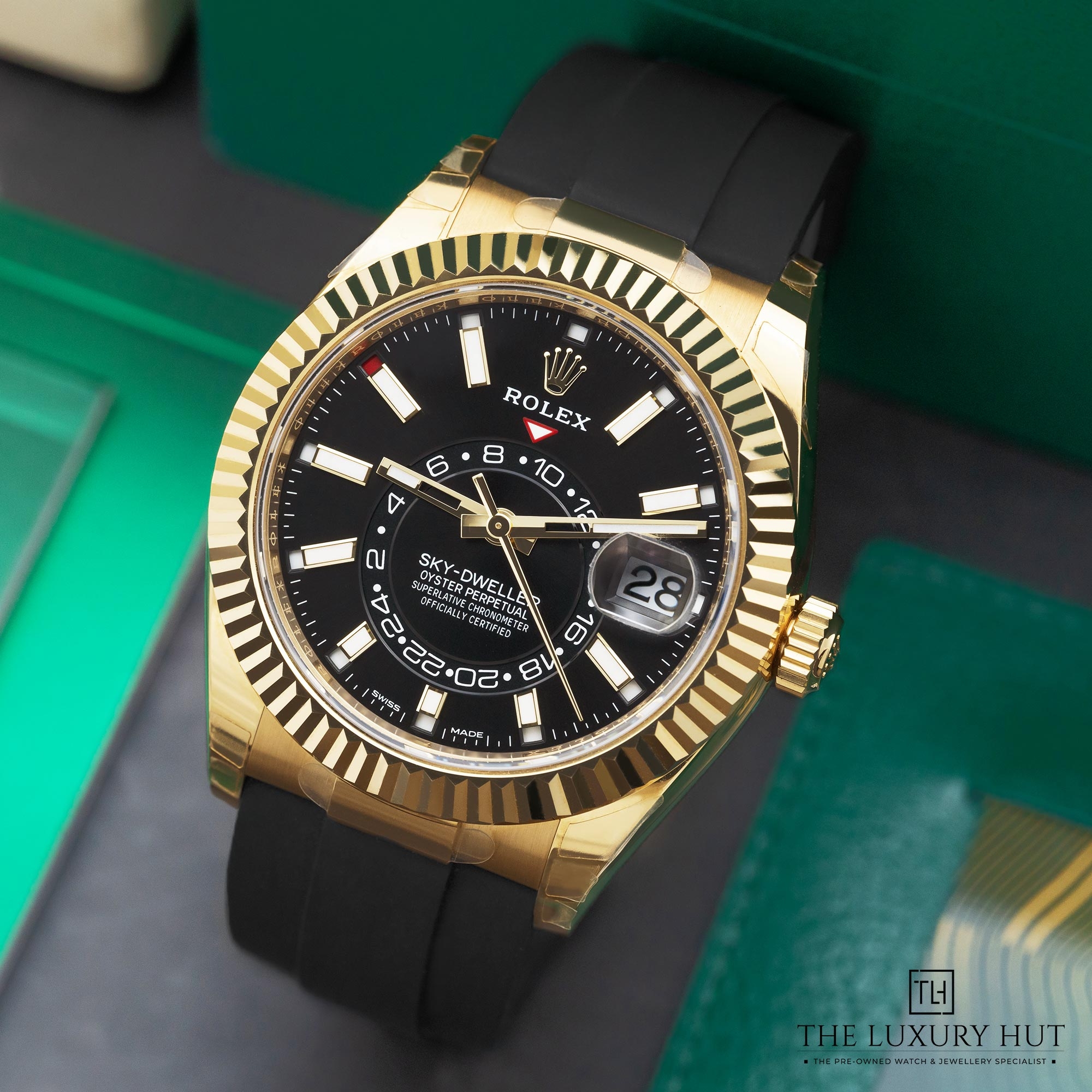 2025/06/Rolex_Sky-Dweller_Yellow_Gold_42mm_Black_51862-b.jpg