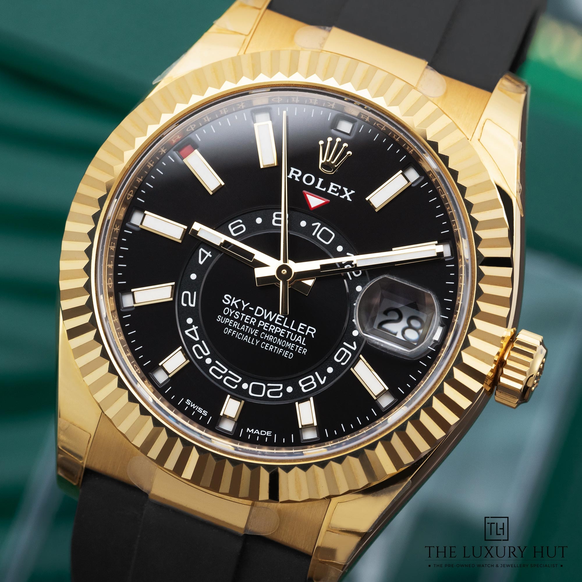 2025/06/Rolex_Sky-Dweller_Yellow_Gold_42mm_Black_51862-e.jpg