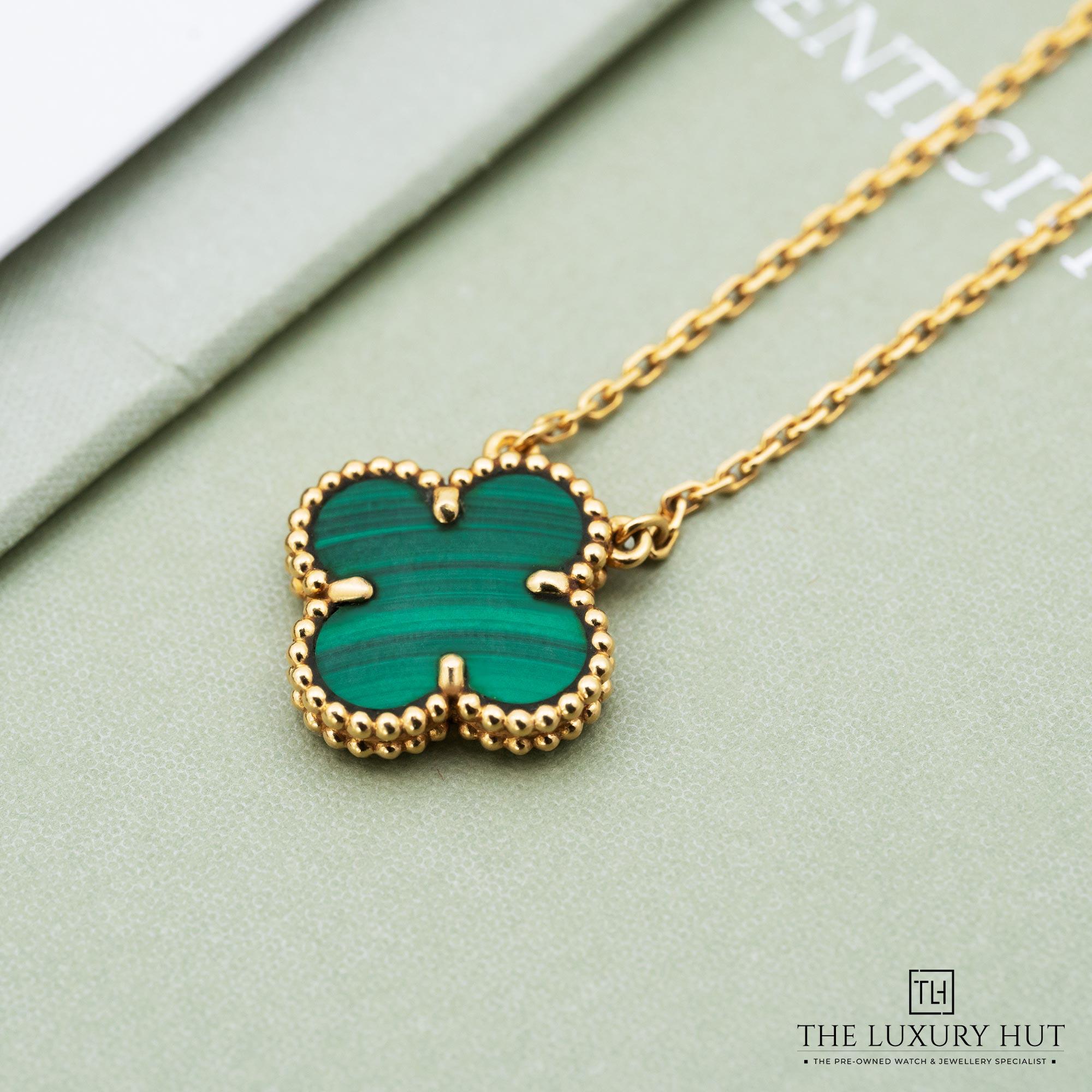 2025/06/Van-Cleef-Yellow_Gold-Malachite_Pendant_51903-b.jpg