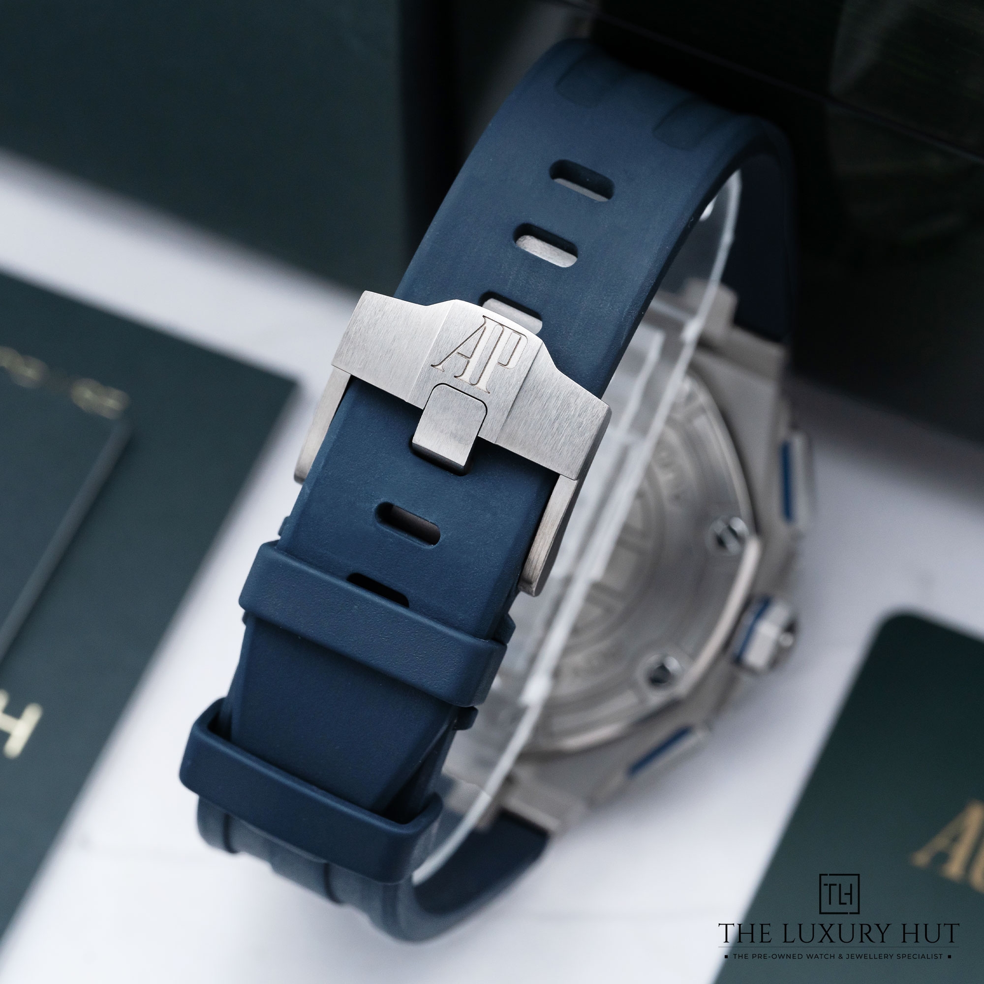 2025/07/Audemars_Piguet_Royal_Oak_Offshore_Titanium_Blue_LB622-d.jpg