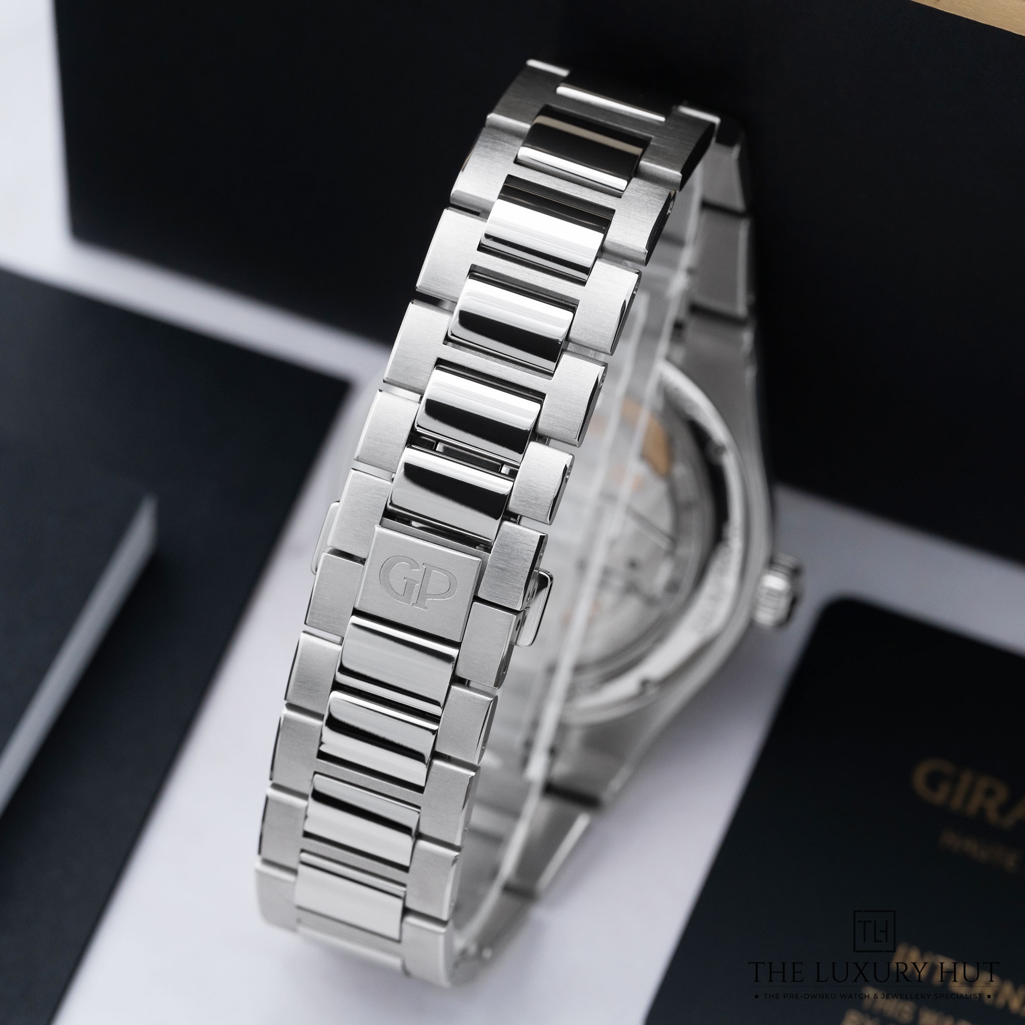 2025/07/Girard-Perregaux_Laureato_Steel_42mm_Blue_51925-d.jpg