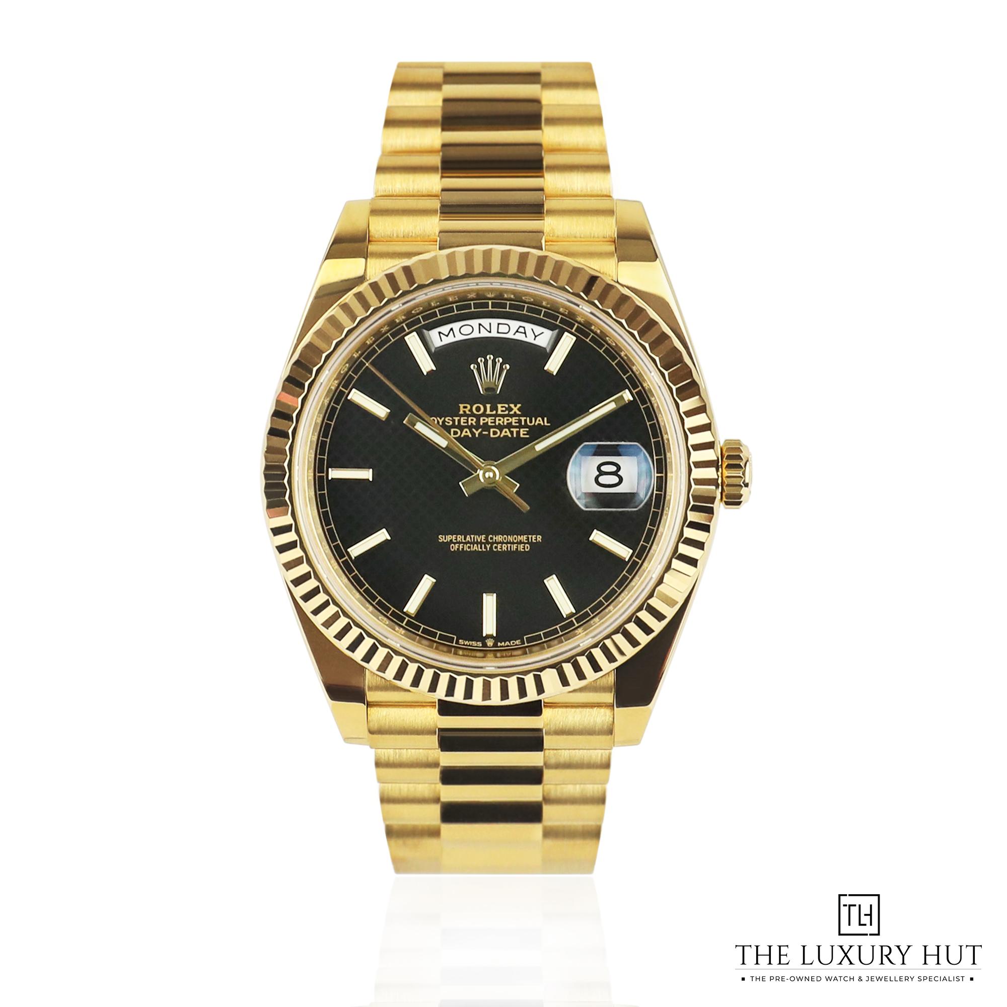 2025/07/Rolex_Day-Date_40_Yellow_Gold_Black_Motif_52036-a.jpg