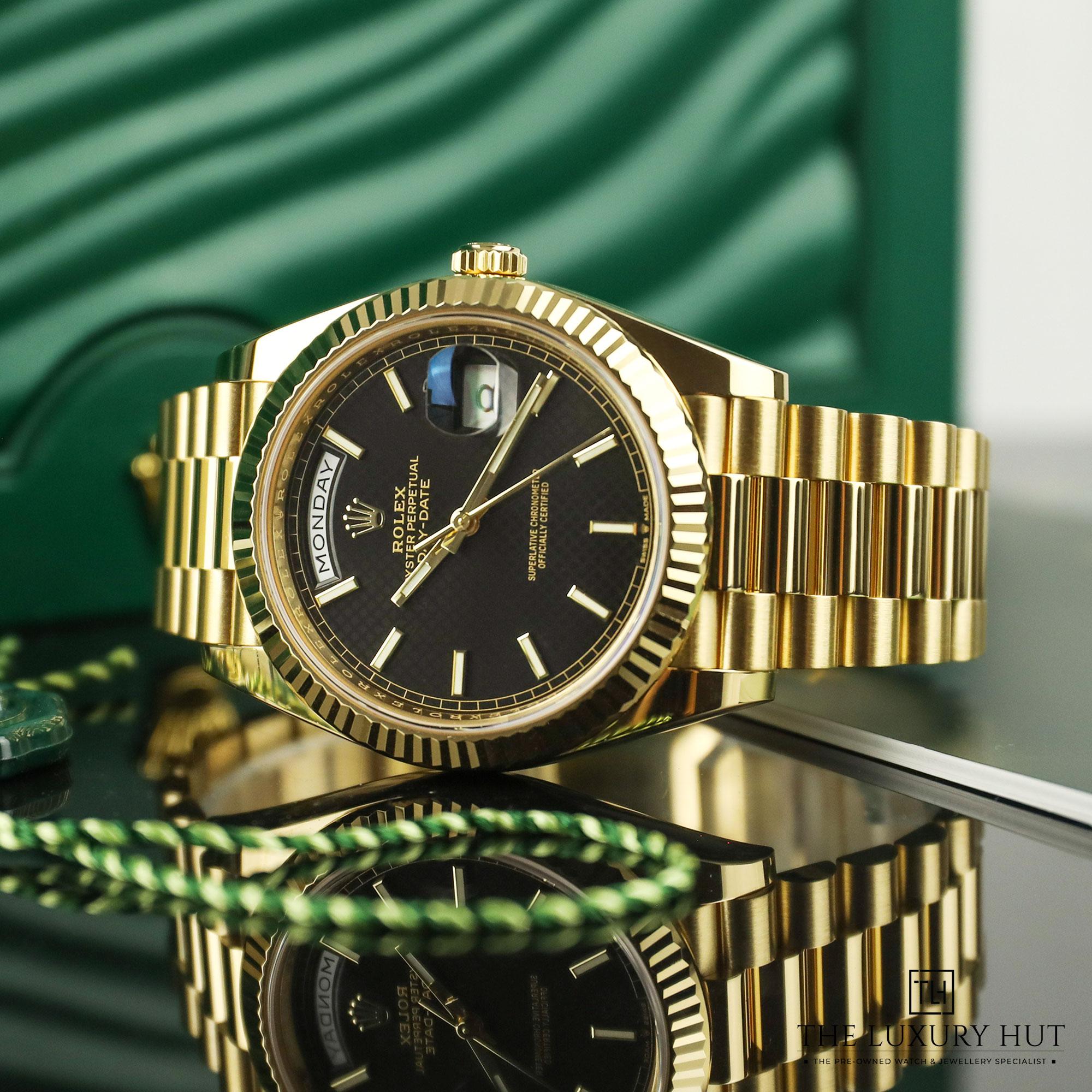 2025/07/Rolex_Day-Date_40_Yellow_Gold_Black_Motif_52036-c.jpg