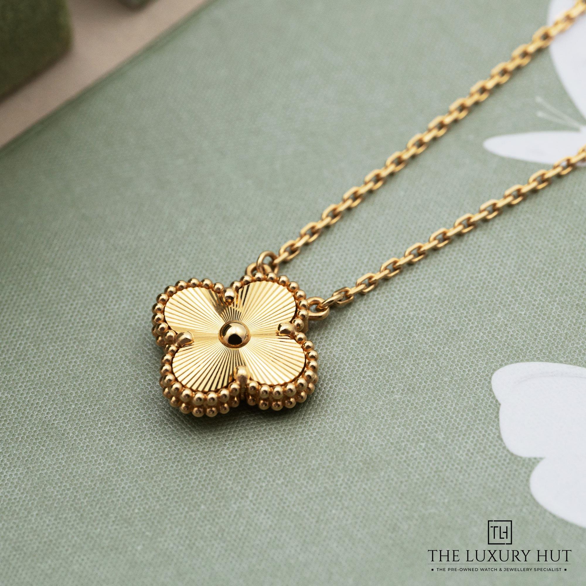 2025/07/Van_Cleef_Arpels_Gold_Guilloch_Pendant_Necklace_52003-c.jpg