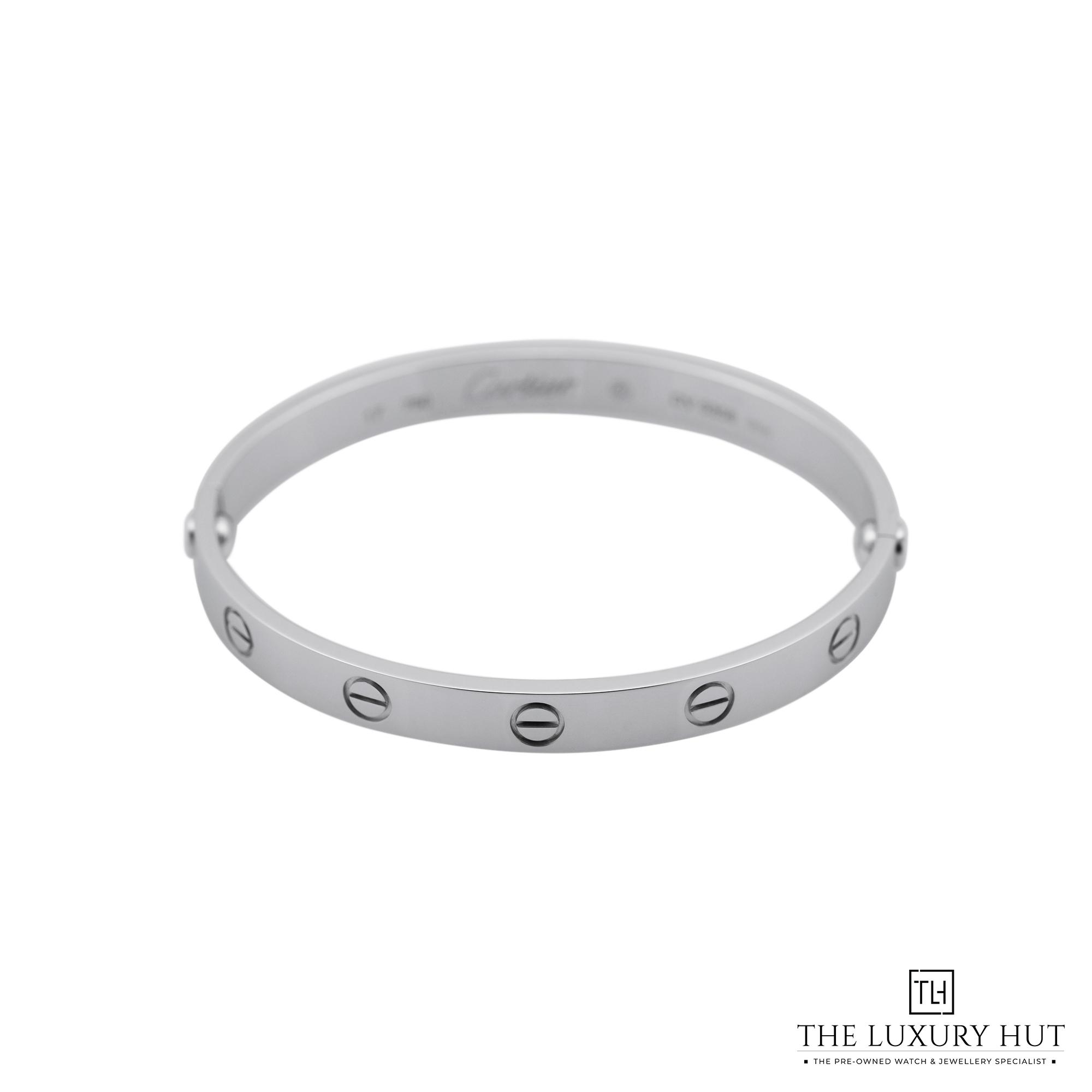 2025/08/Cartier_Gold_LOVE_Bangle_Classic_Size_17_52079-a.jpg