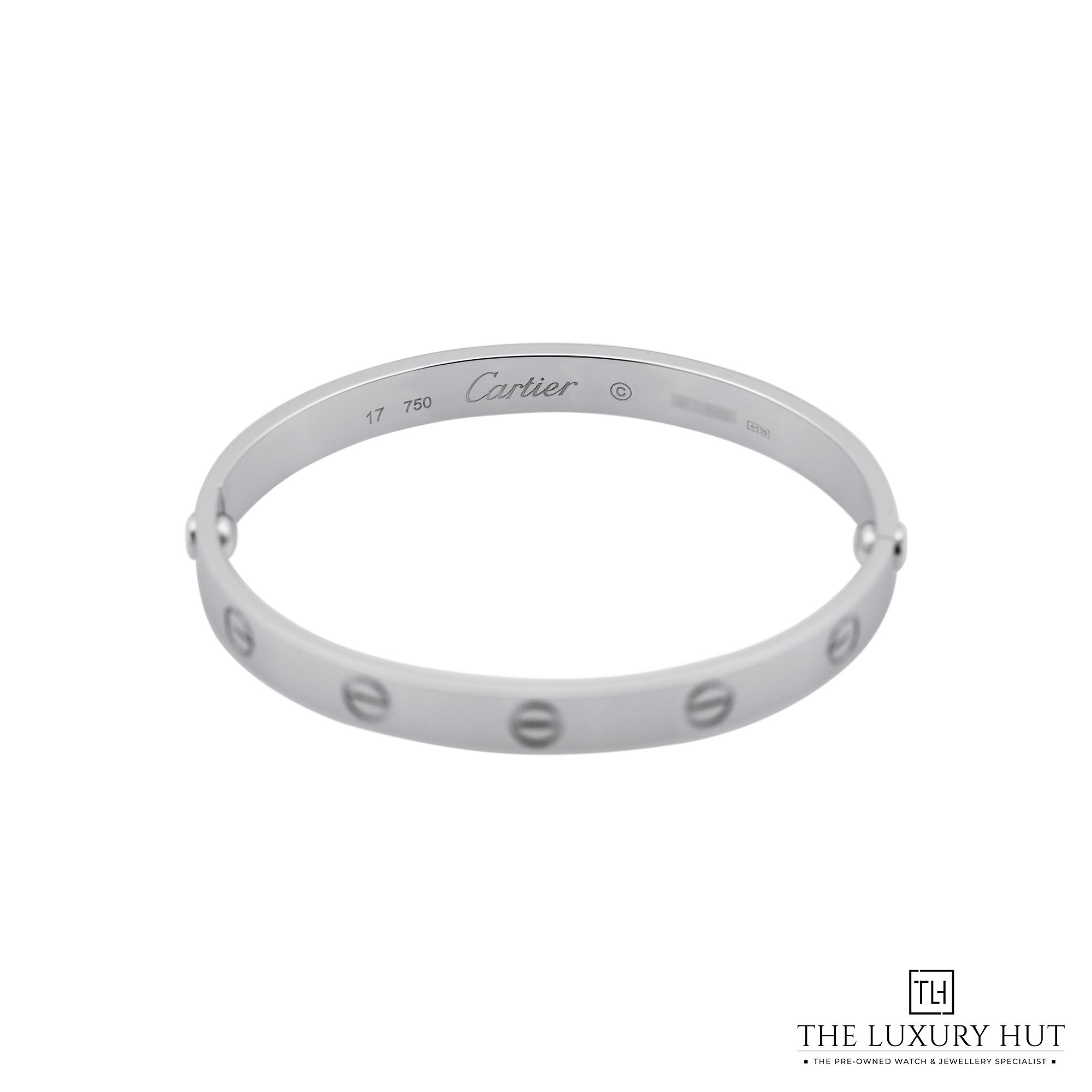 2025/08/Cartier_Gold_LOVE_Bangle_Classic_Size_17_52079-b.jpg