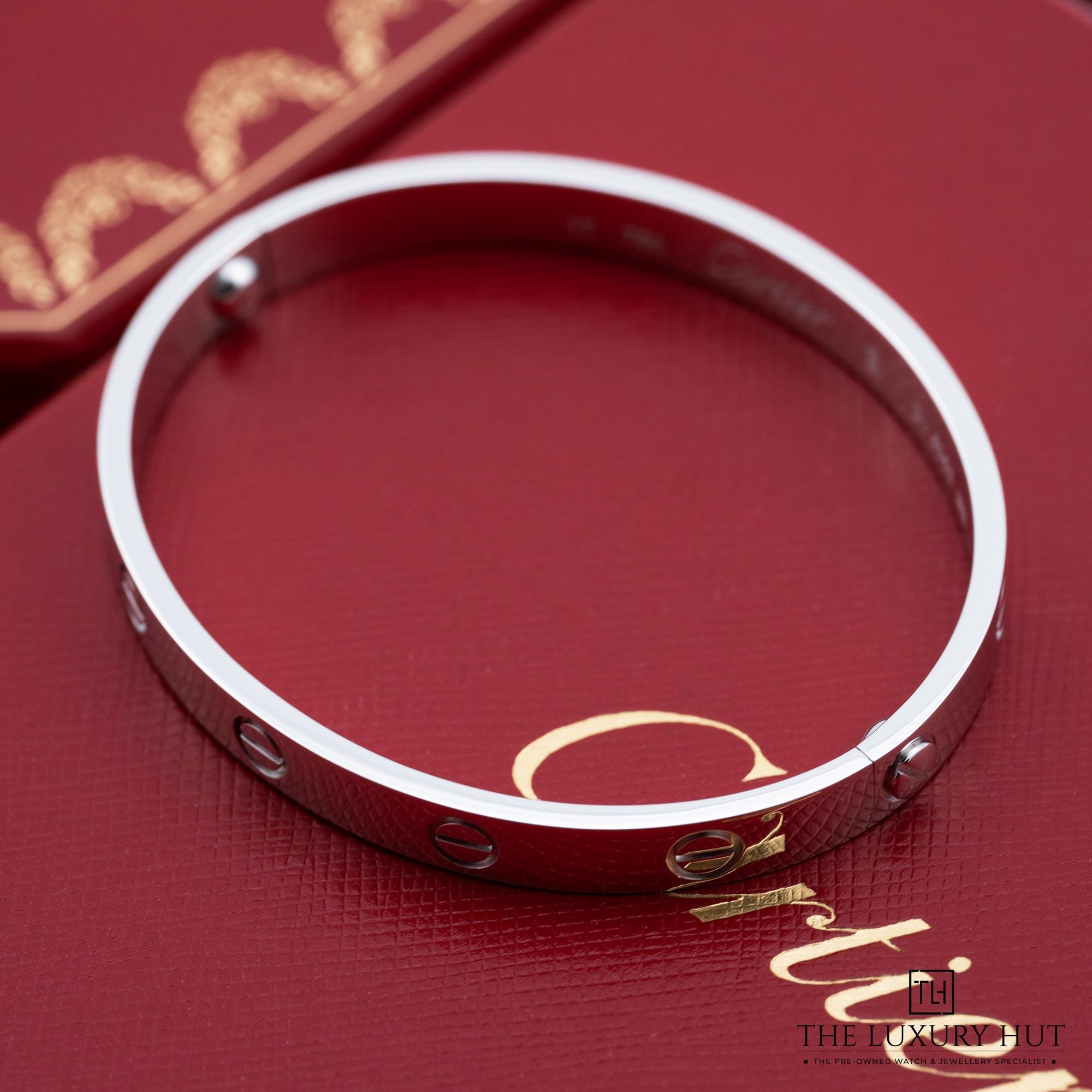 2025/08/Cartier_Gold_LOVE_Bangle_Classic_Size_17_52079-d.jpg