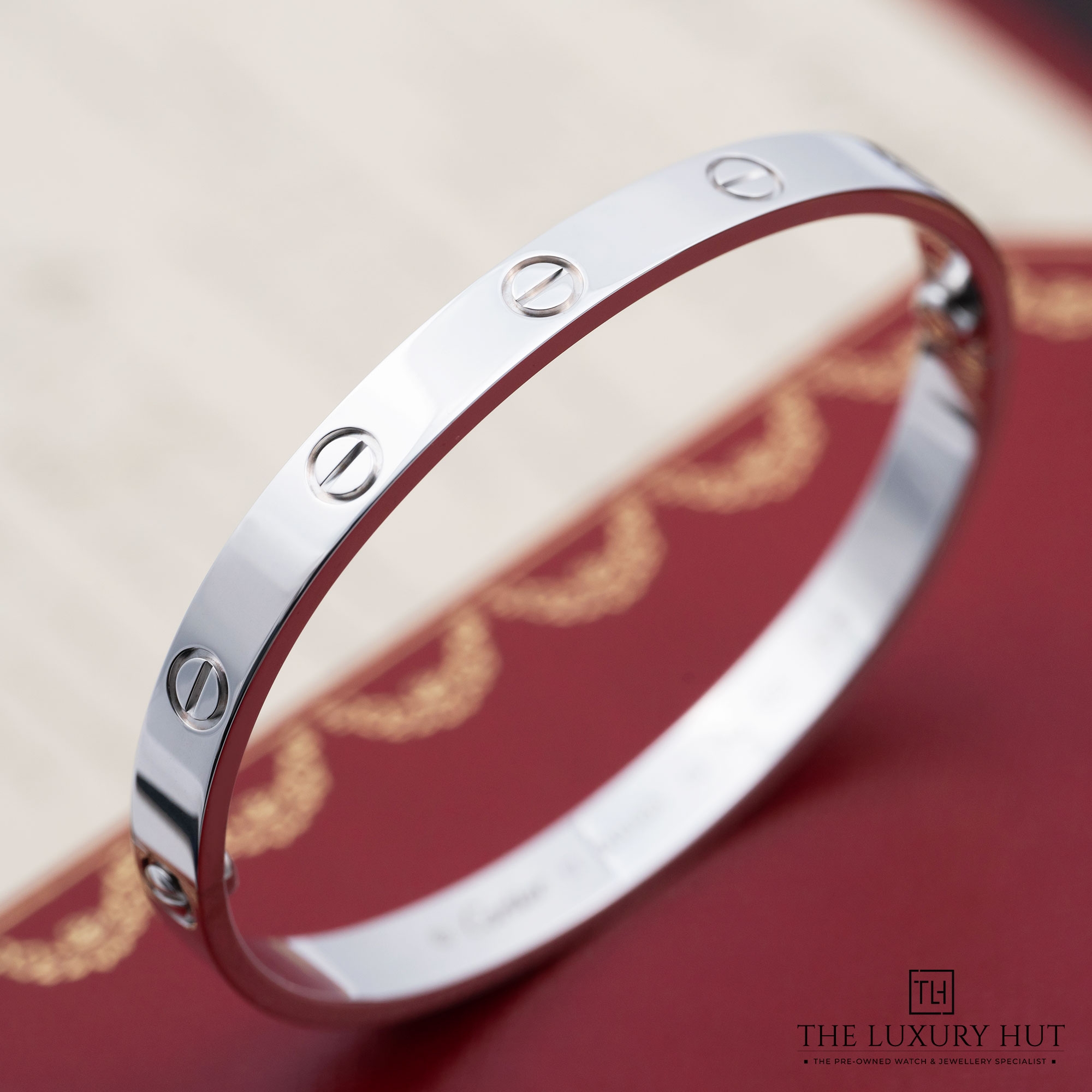 2025/08/Cartier_White_Gold_LOVE_Bangle_Classic_Size_17_52115-c.jpg