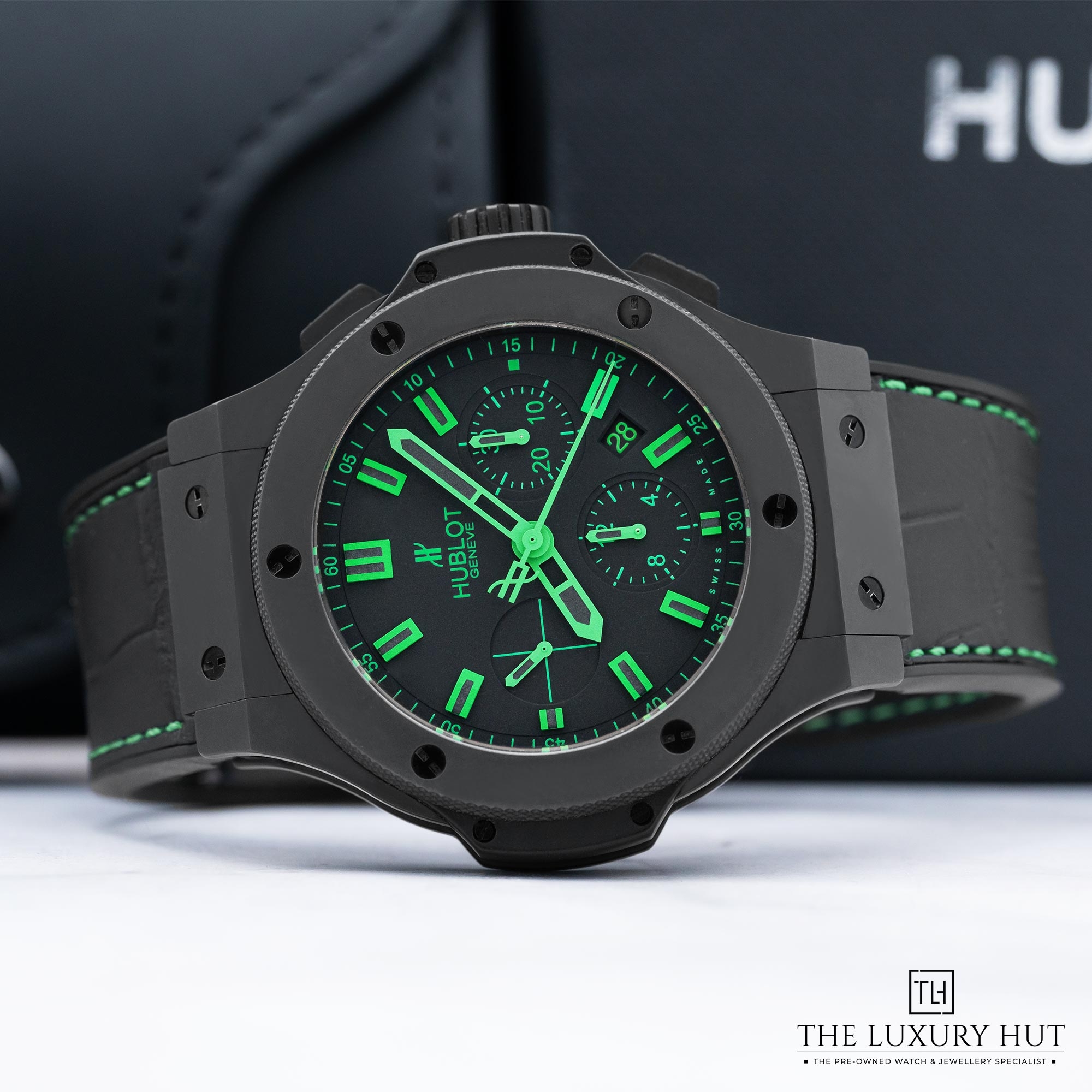 2025/08/Hublot_Big_Bang_Black_Chronograph_Green_52038-b.jpg