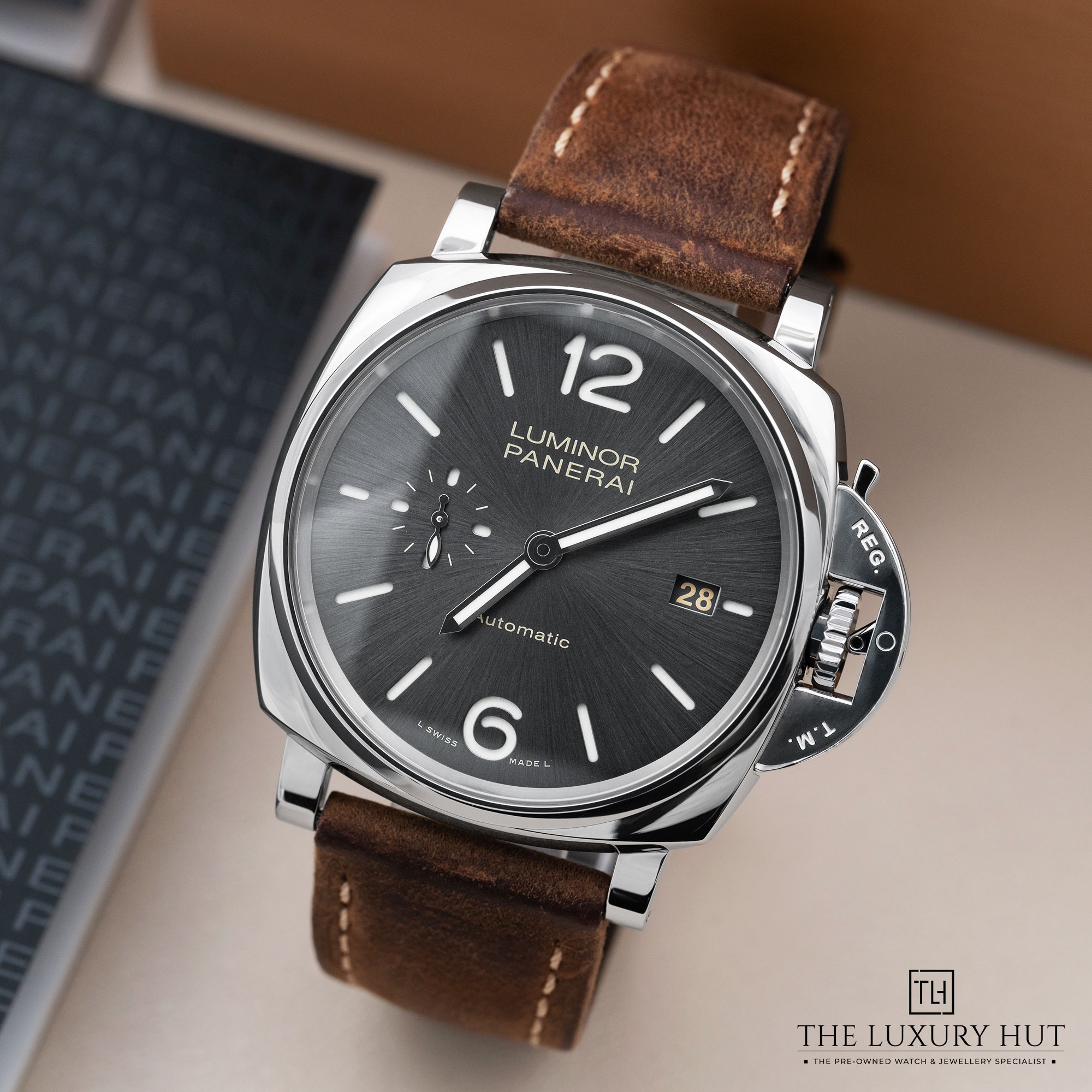 2025/08/Panerai_Luminor_Due_3-Day_Power_Reserve_Grey_52055-b.jpg