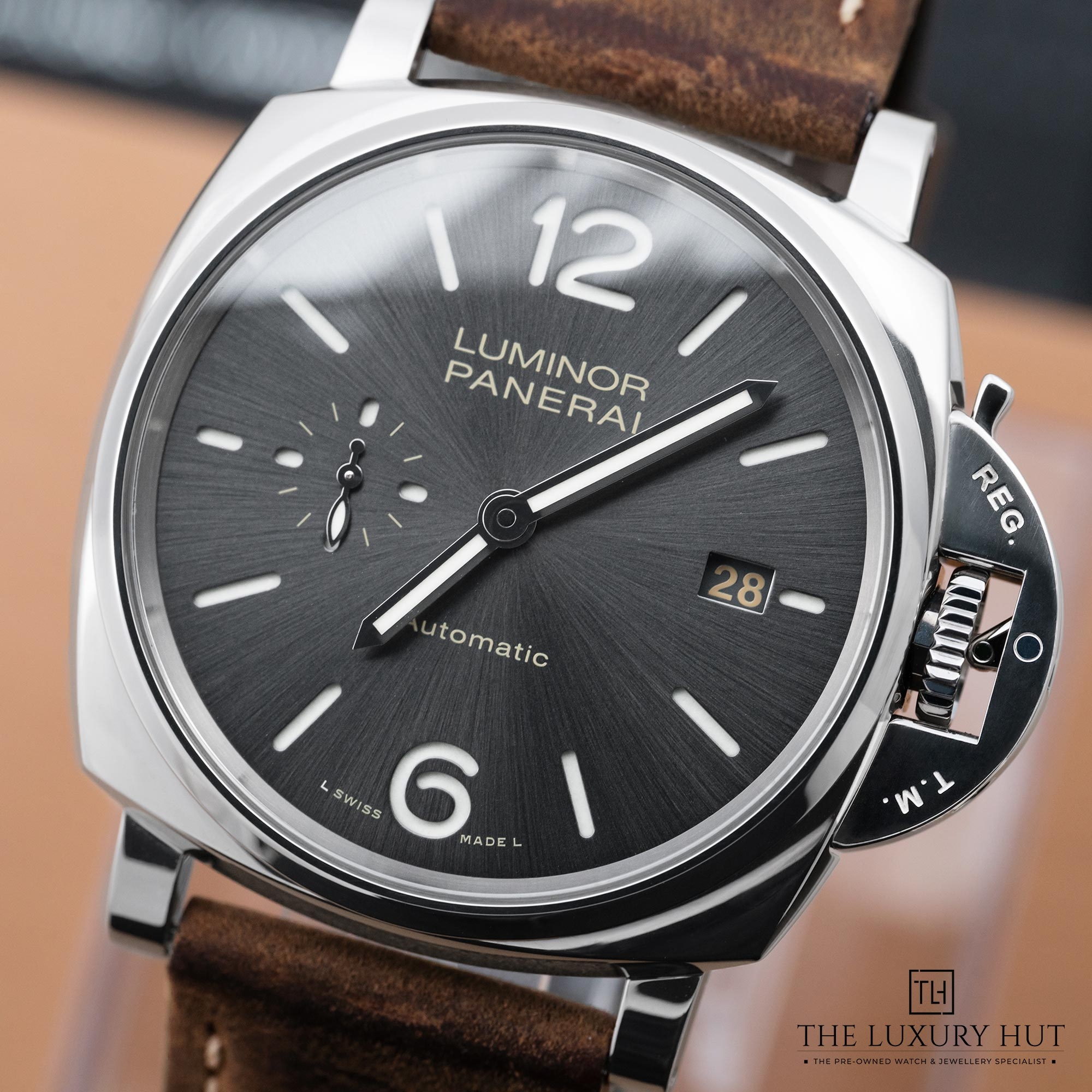 2025/08/Panerai_Luminor_Due_3-Day_Power_Reserve_Grey_52055-e.jpg
