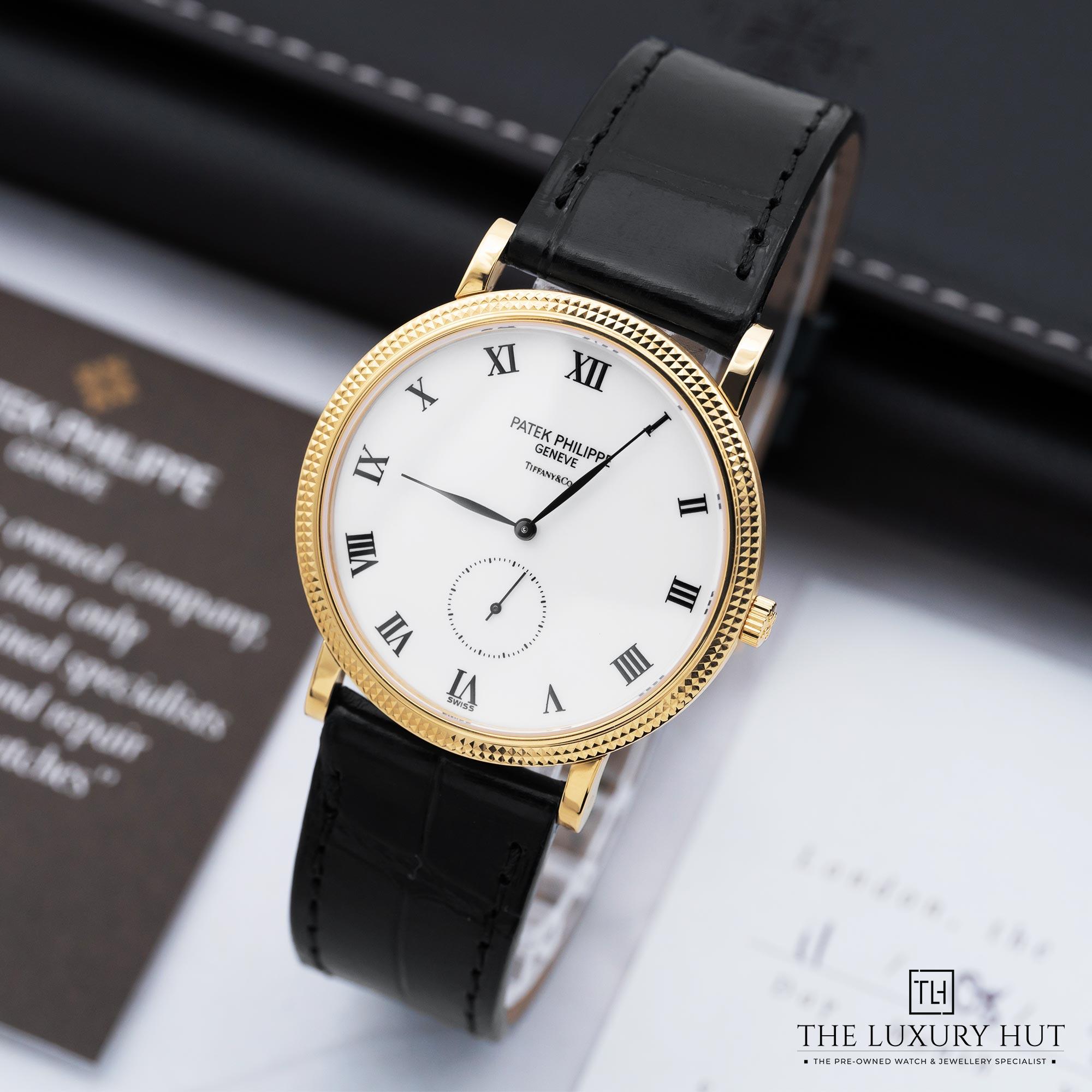 2025/08/Patek_Philippe_Calatrava_Yellow_Gold_White_51742-b.jpg