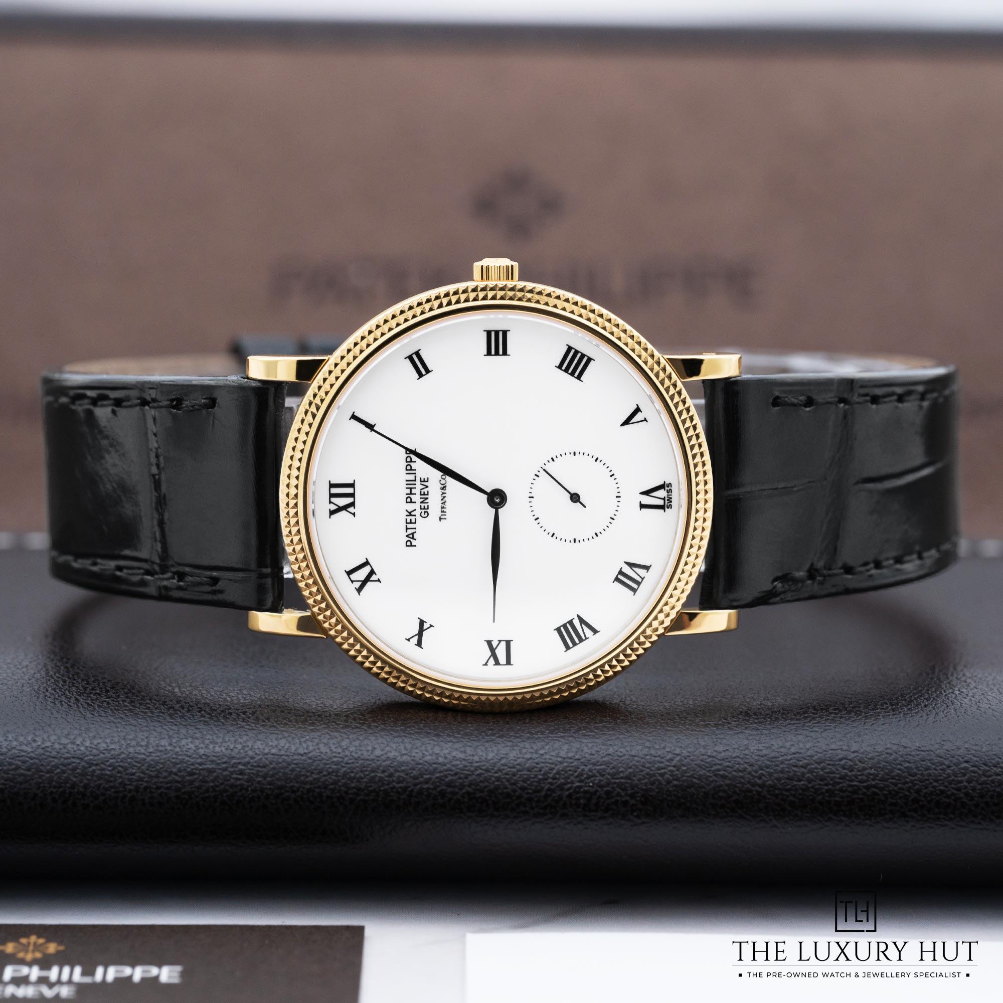 2025/08/Patek_Philippe_Calatrava_Yellow_Gold_White_51742-c.jpg