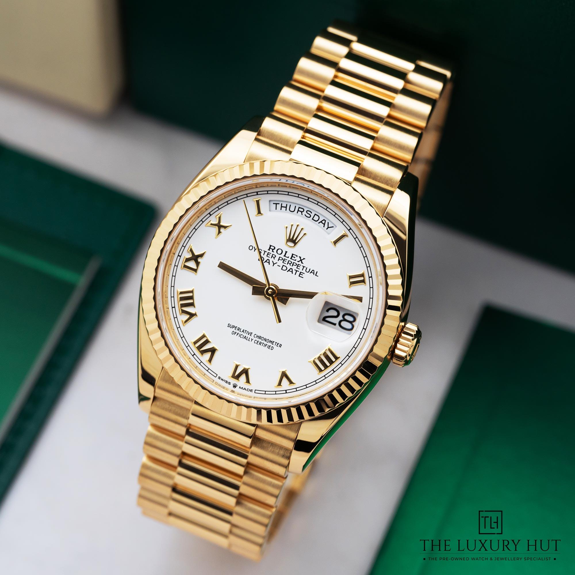 2025/08/Rolex_Day-Date_36_Gold_White_Roman_Dial_52097-b.jpg