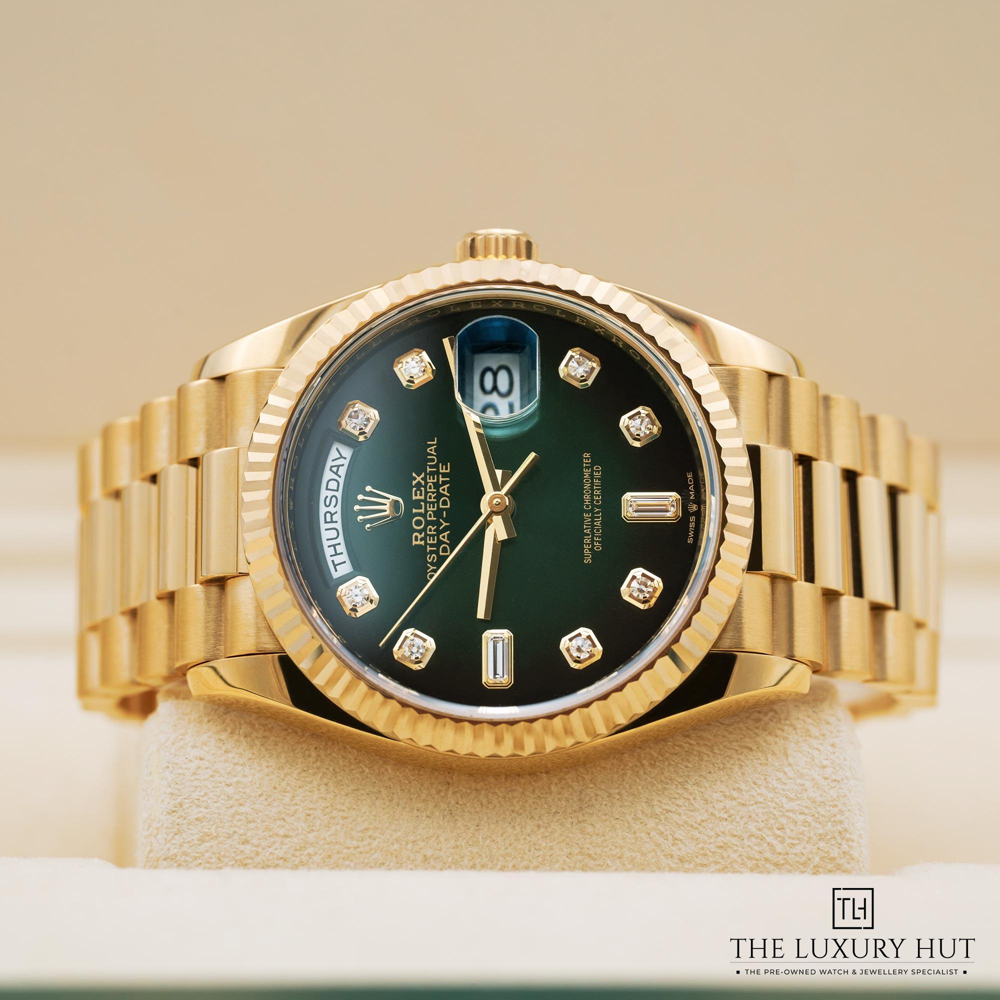 2025/08/Rolex_Day-Date_36_Green_Ombre_Diamond_52040-b.jpg
