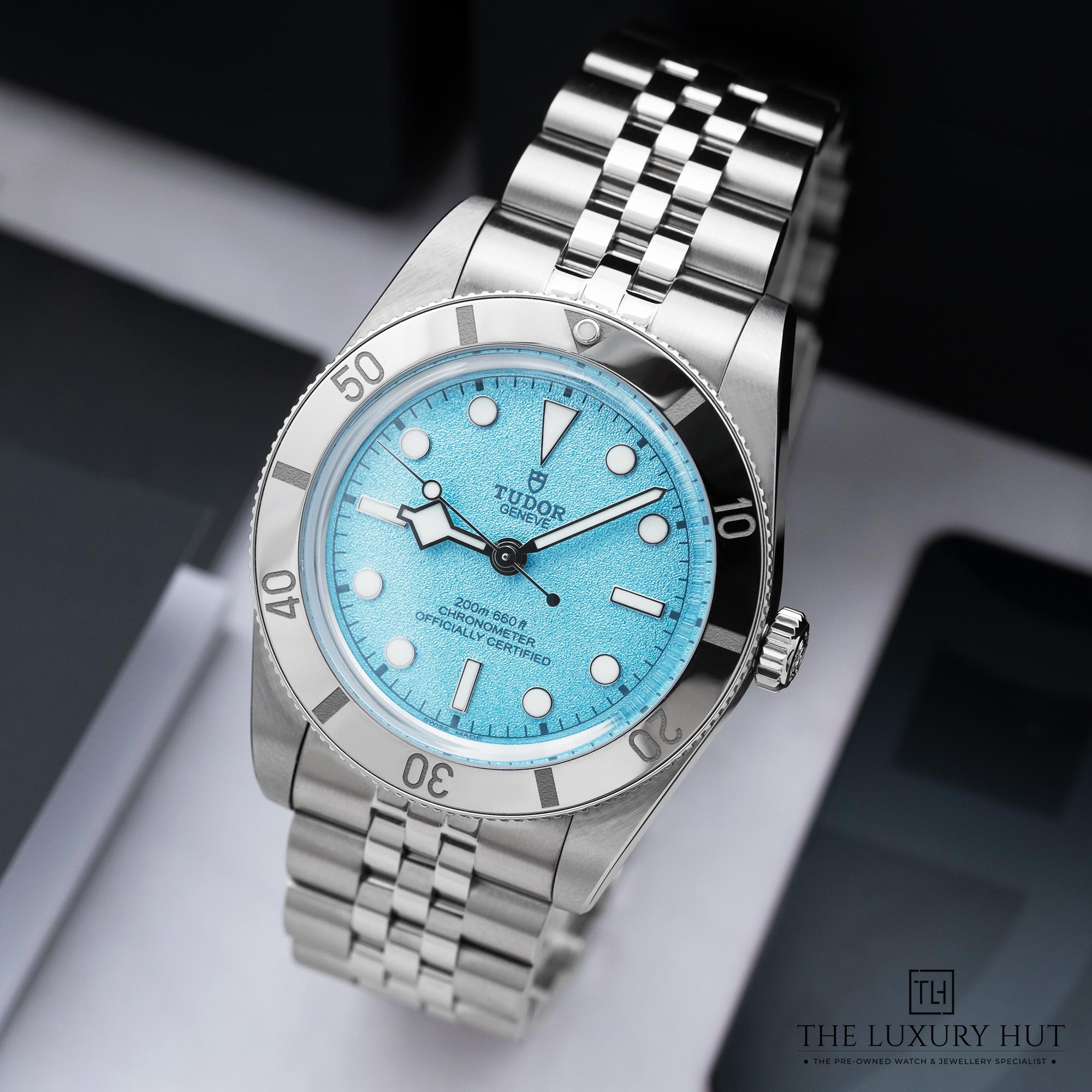 2025/08/Tudor_Black_Bay_54_Steel_Lagoon_Blue_52089-b.jpg