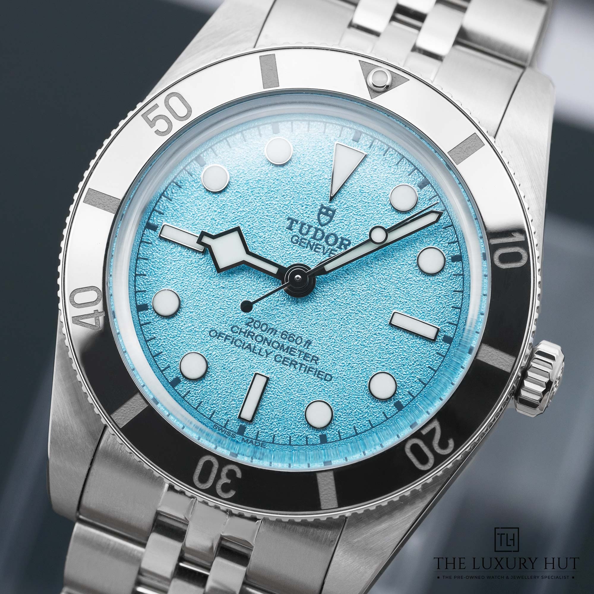 2025/08/Tudor_Black_Bay_54_Steel_Lagoon_Blue_52089-e.jpg
