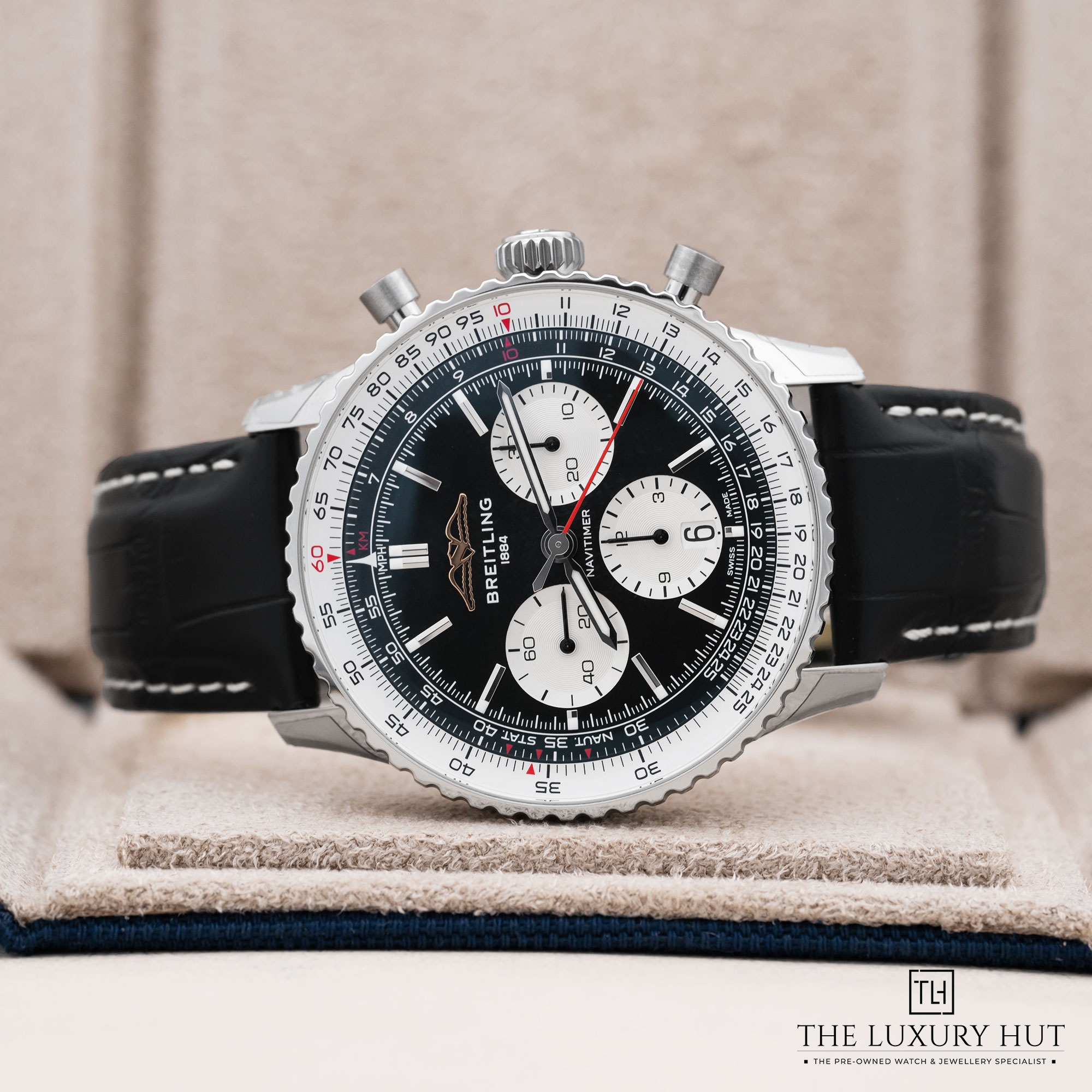 2025/09/Breitling_Navitimer_B01_Chronograph_Steel_Black_52204-b.jpg