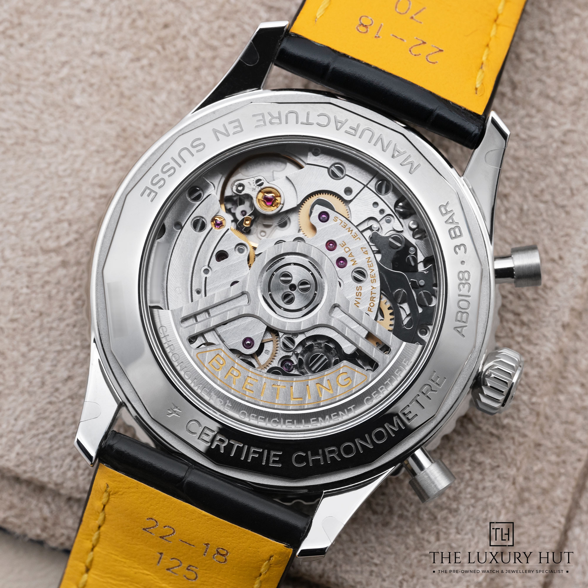 2025/09/Breitling_Navitimer_B01_Chronograph_Steel_Black_52204-c.jpg