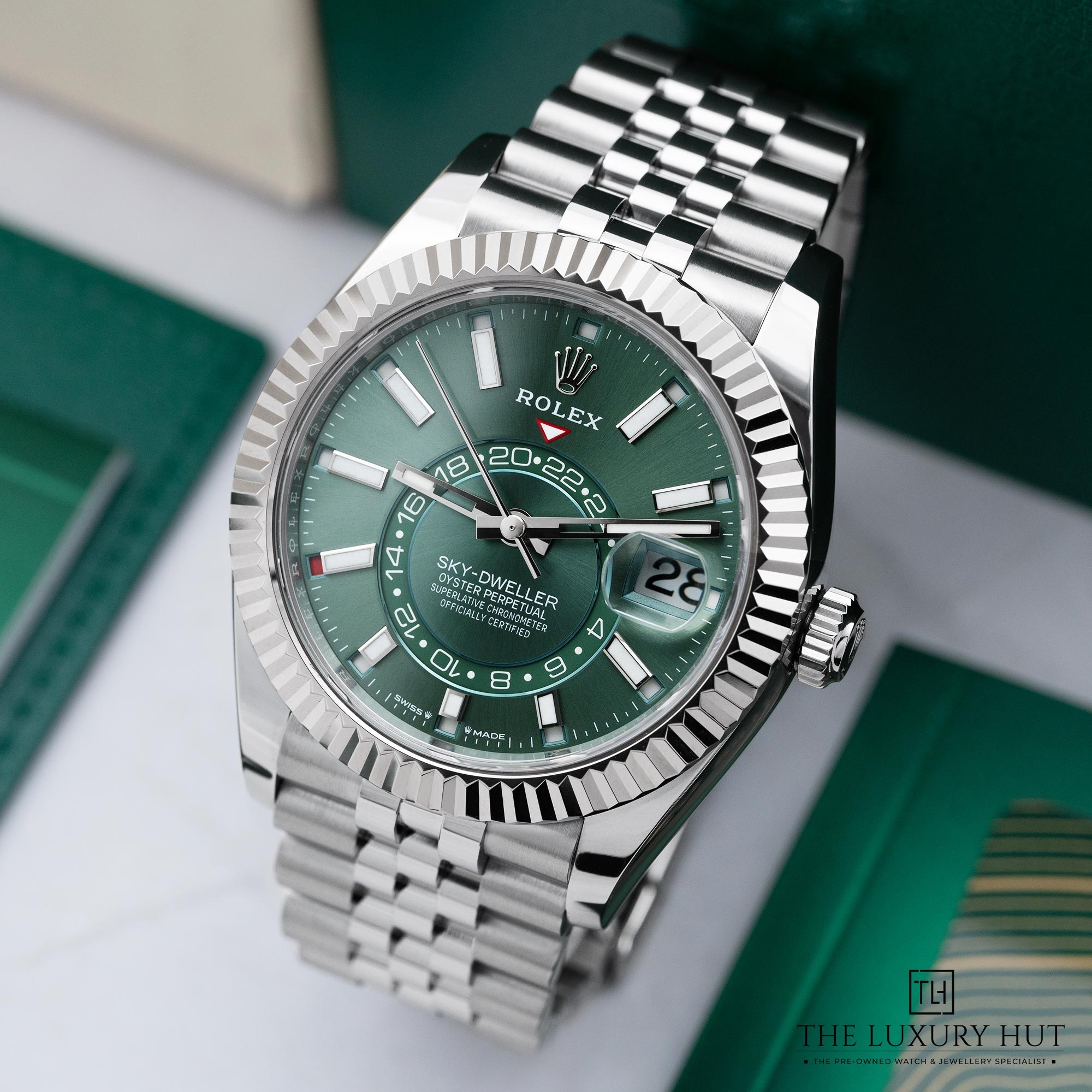 2025/09/Rolex_Sky-Dweller_Steel_Jubilee_42_Mint_Green_Dial_52169-b.jpg
