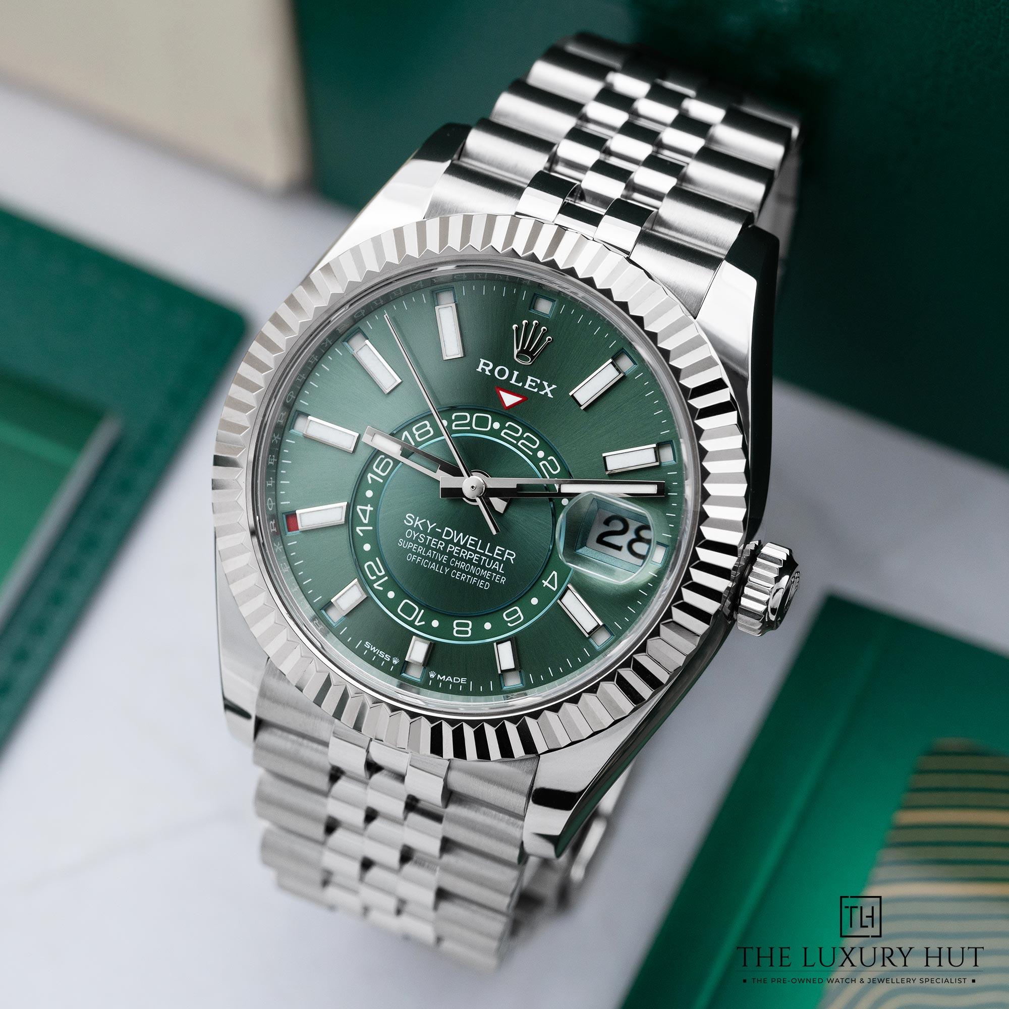 2025/09/Rolex_Sky-Dweller_Steel_Jubilee_42_Mint_Green_Dial_52169-b.jpg