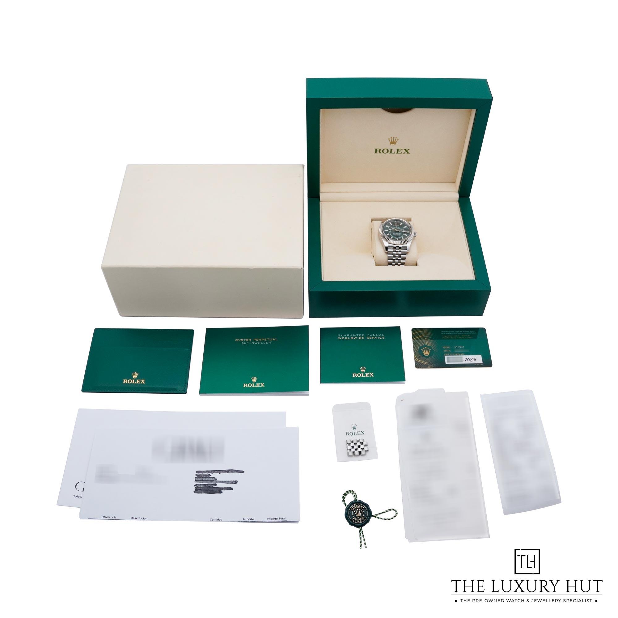 2025/09/Rolex_Sky-Dweller_Steel_Jubilee_42_Mint_Green_Dial_52169-ee_2.jpg