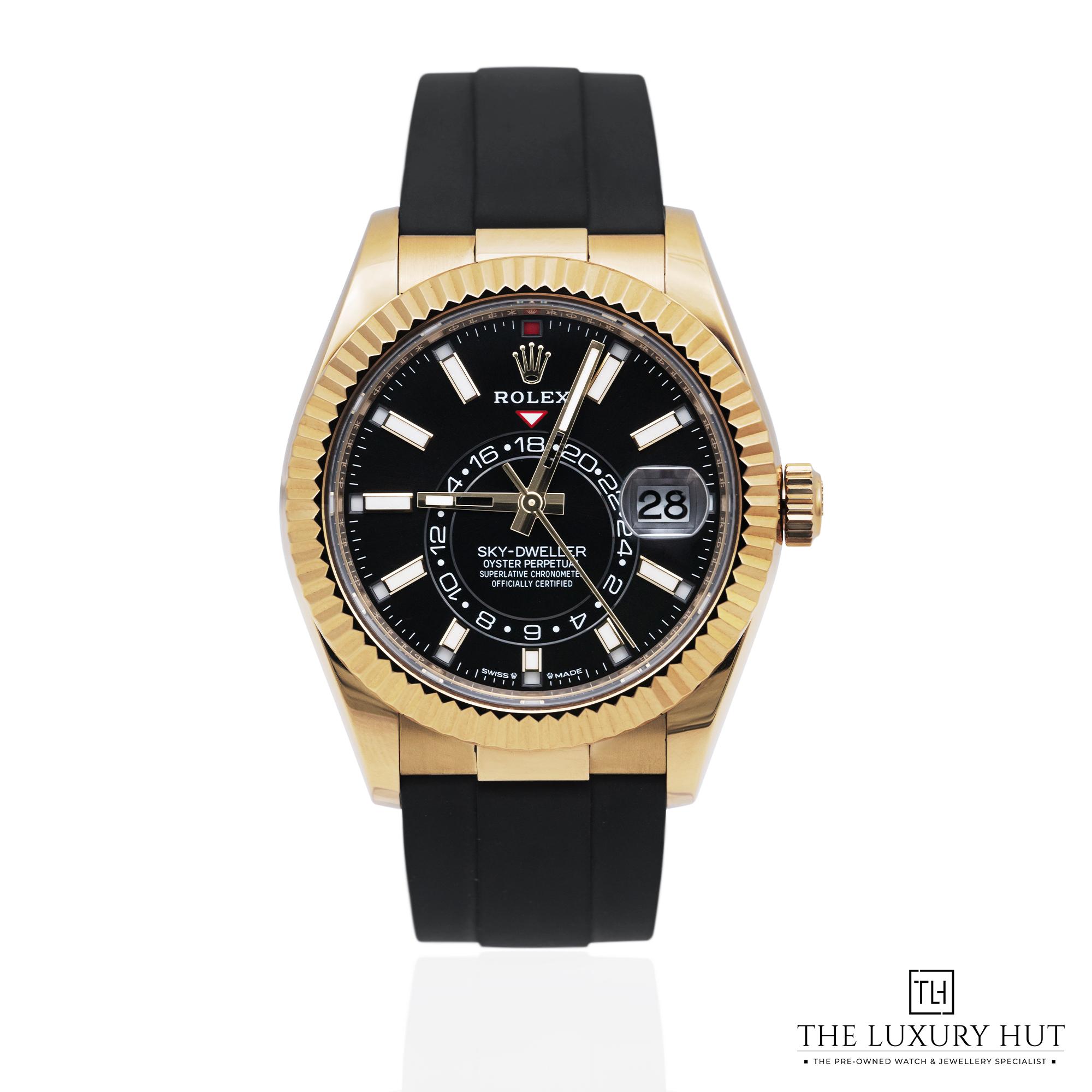 2025/09/Rolex_Sky-Dweller_Yellow_Gold_42mm_Black_Dial_52128-a.jpg