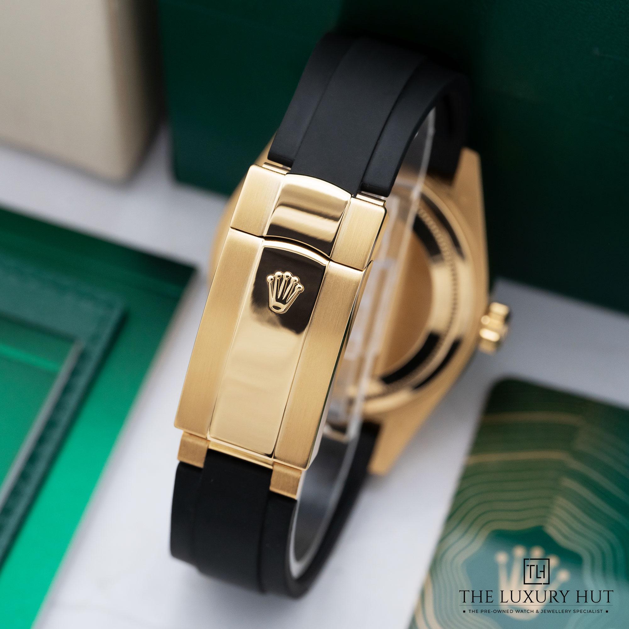 2025/09/Rolex_Sky-Dweller_Yellow_Gold_42mm_Black_Dial_52128-d.jpg