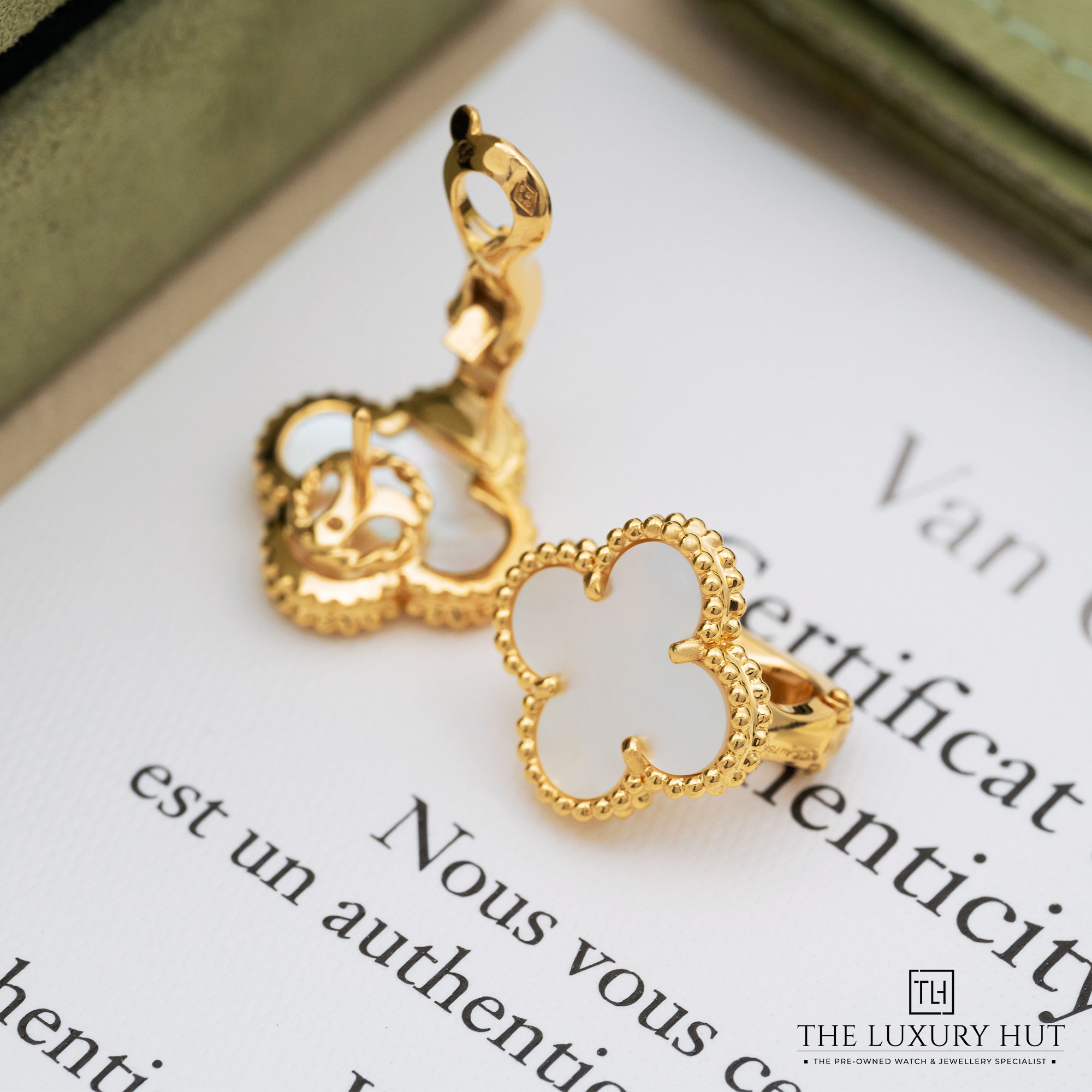 2025/09/Van_Cleef_Arpels_Yello_Gold_MOP_Earrings_52164-e.jpg
